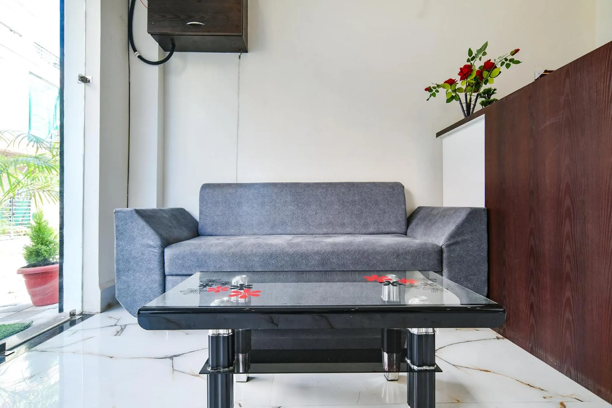 Lobby or reception in FabExpress SP7