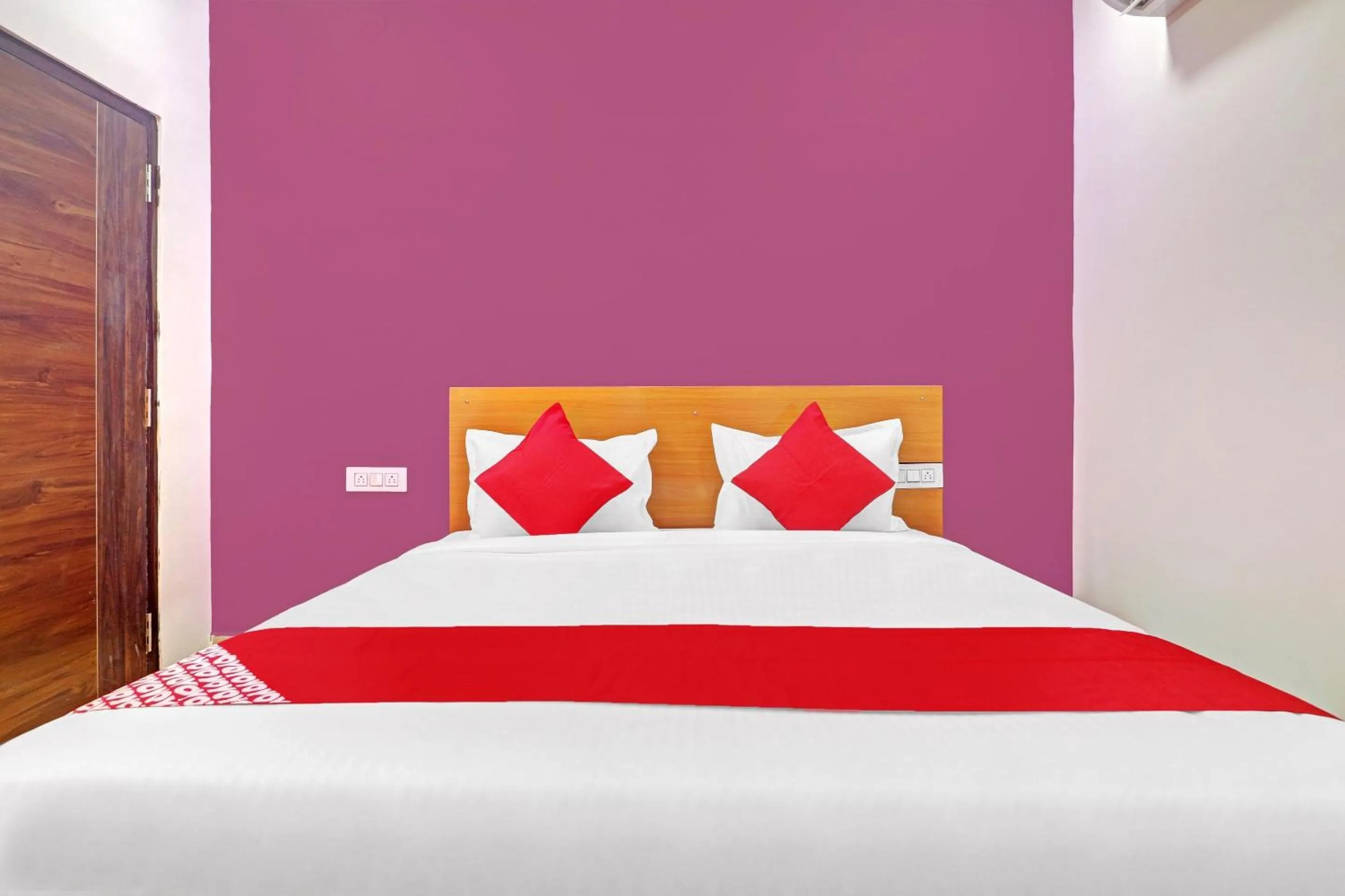 Bedroom, Bed in Super Hotel O Langar Houz Near Golconda Fort