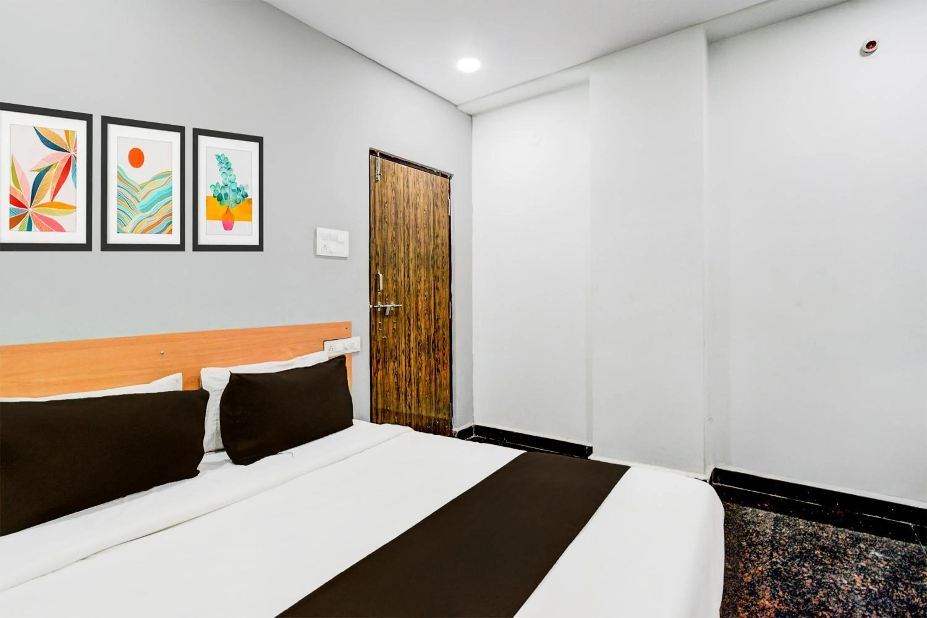 Bedroom, Bed in Super Hotel O Malkajgiri