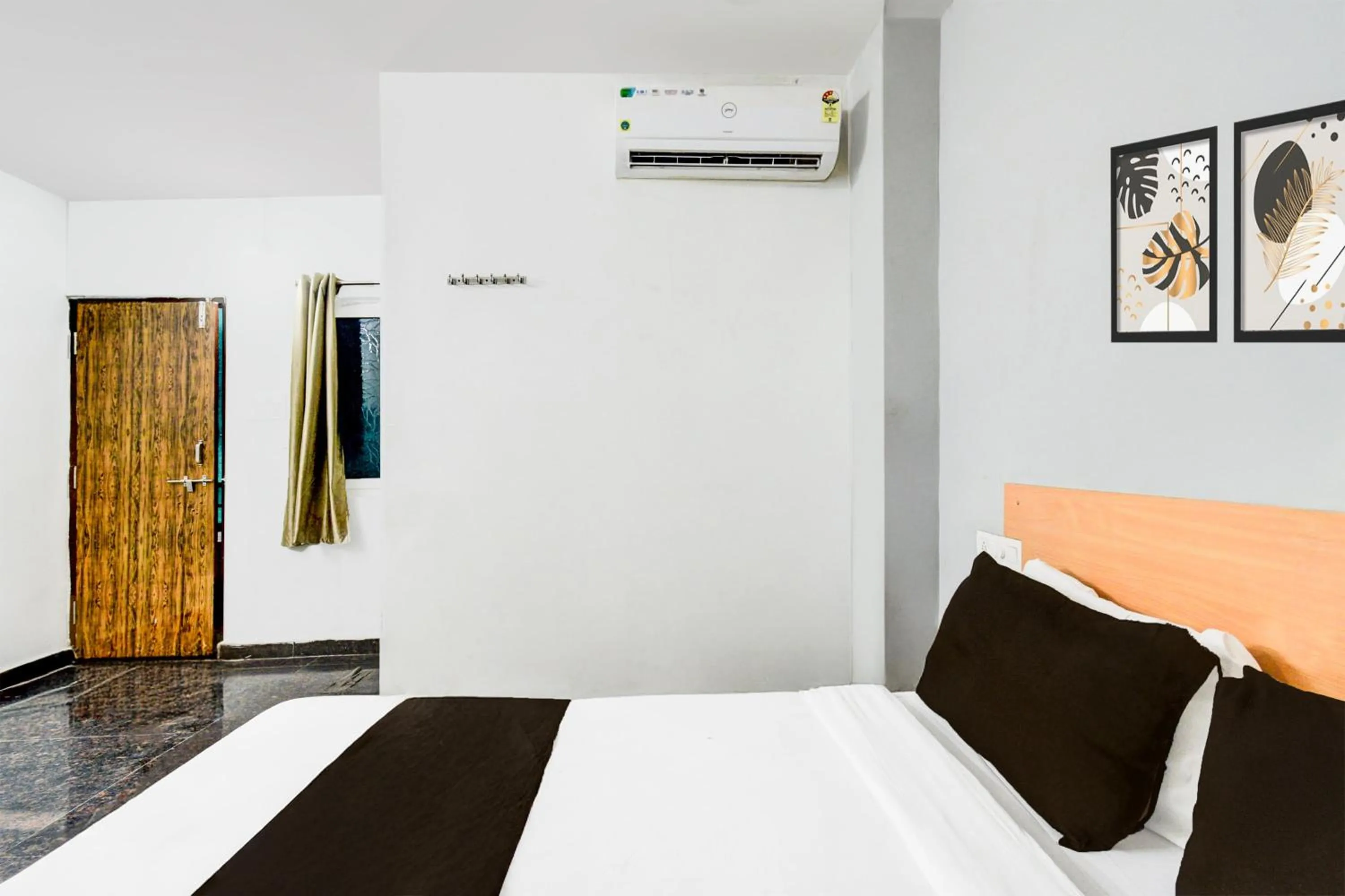 Bedroom, Bed in Super Hotel O Malkajgiri