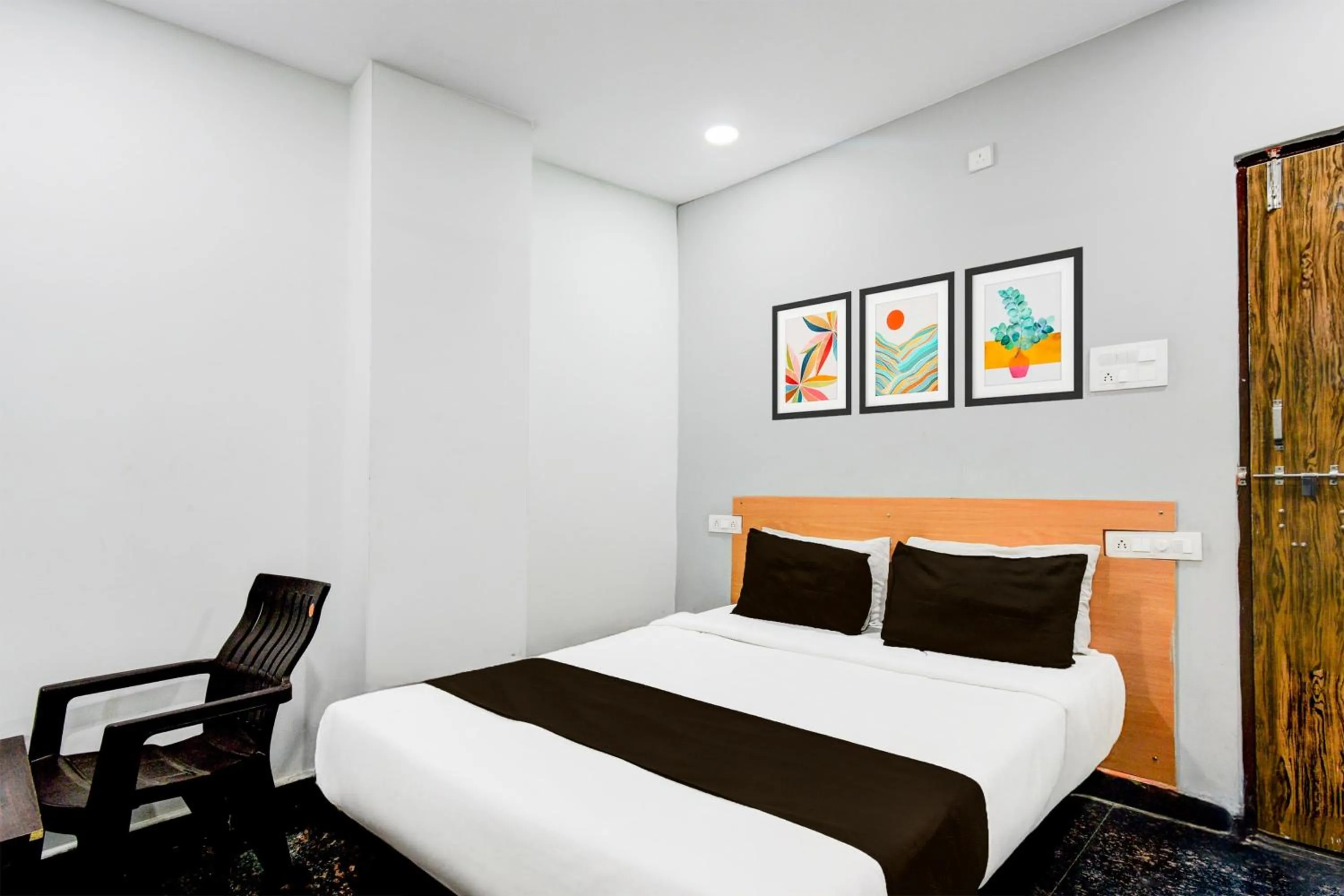 Bedroom, Bed in Super Hotel O Malkajgiri