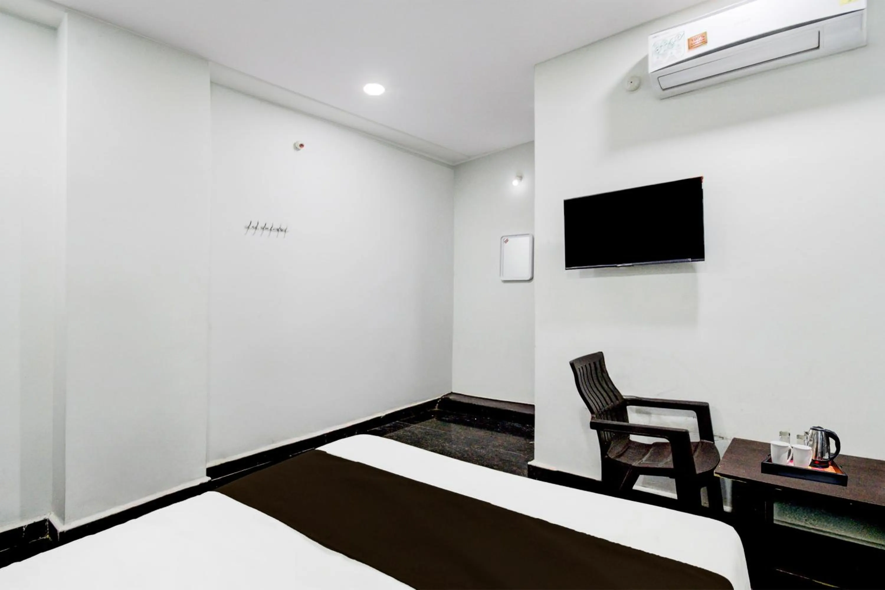 Bedroom, Bed in Super Hotel O Malkajgiri