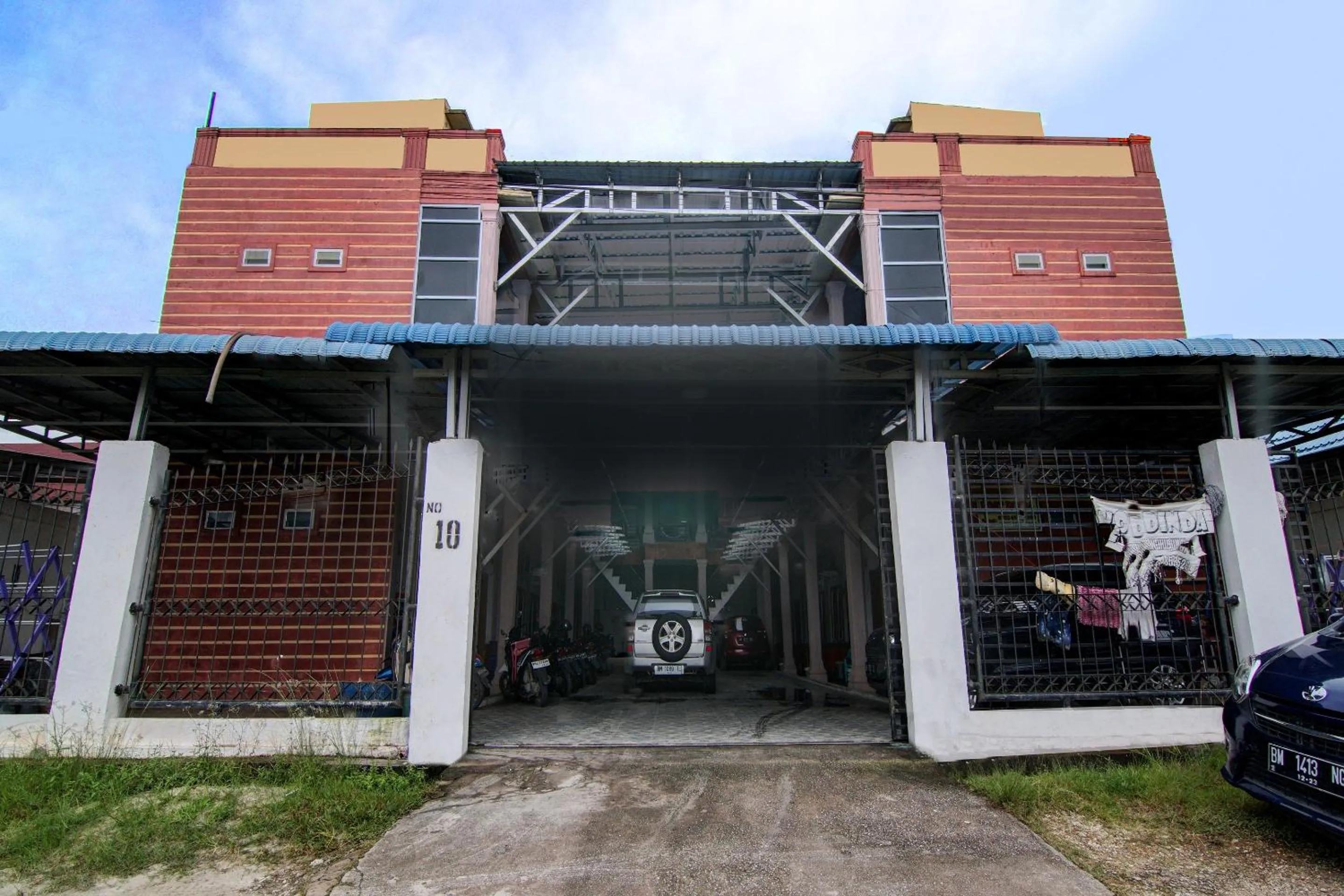 Facade/entrance in Hotel O Dinda Homestay Syariah
