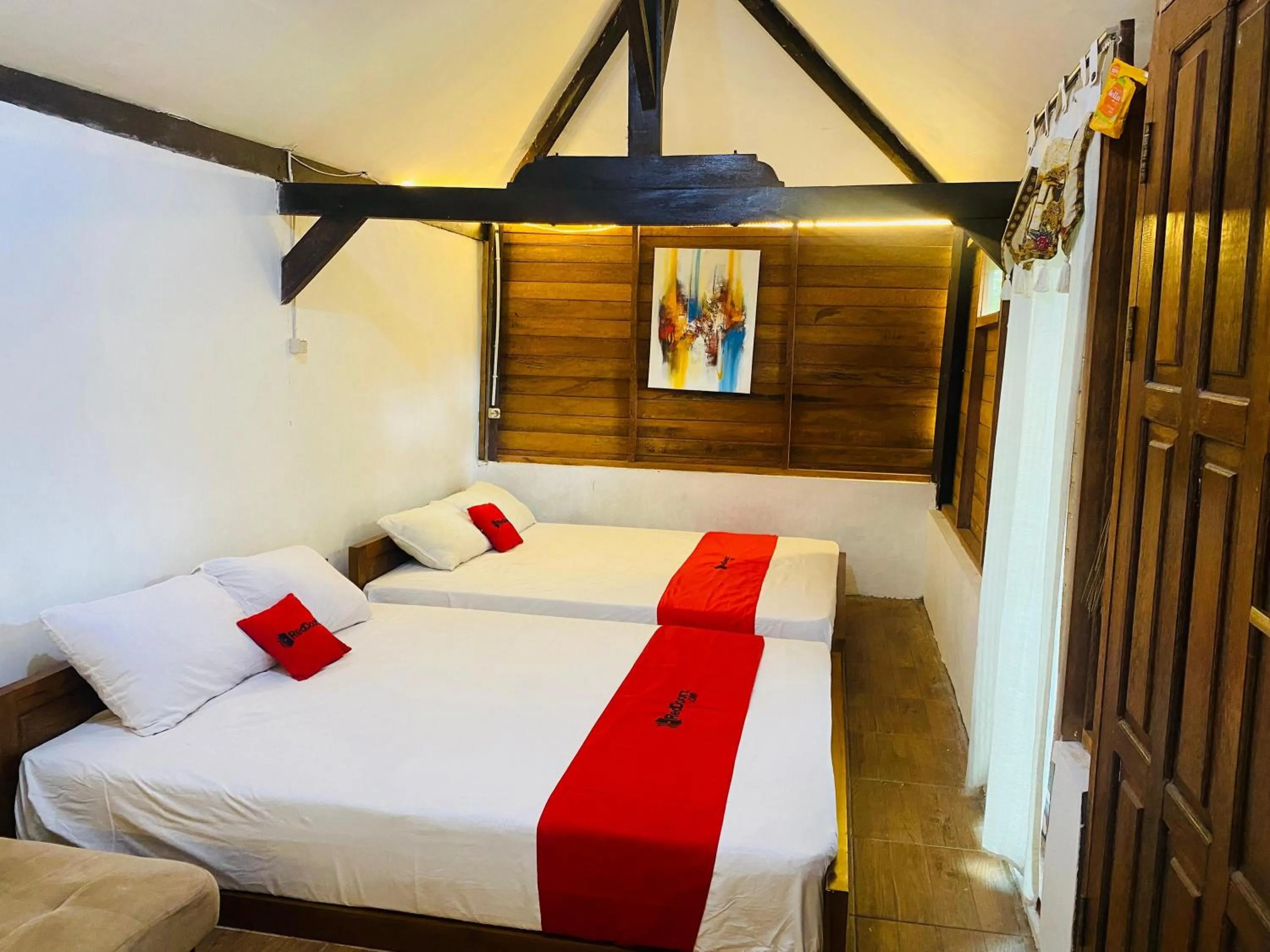 Bedroom, Bed in RedDoorz Syariah Near Wisata Durensewu Pandaan