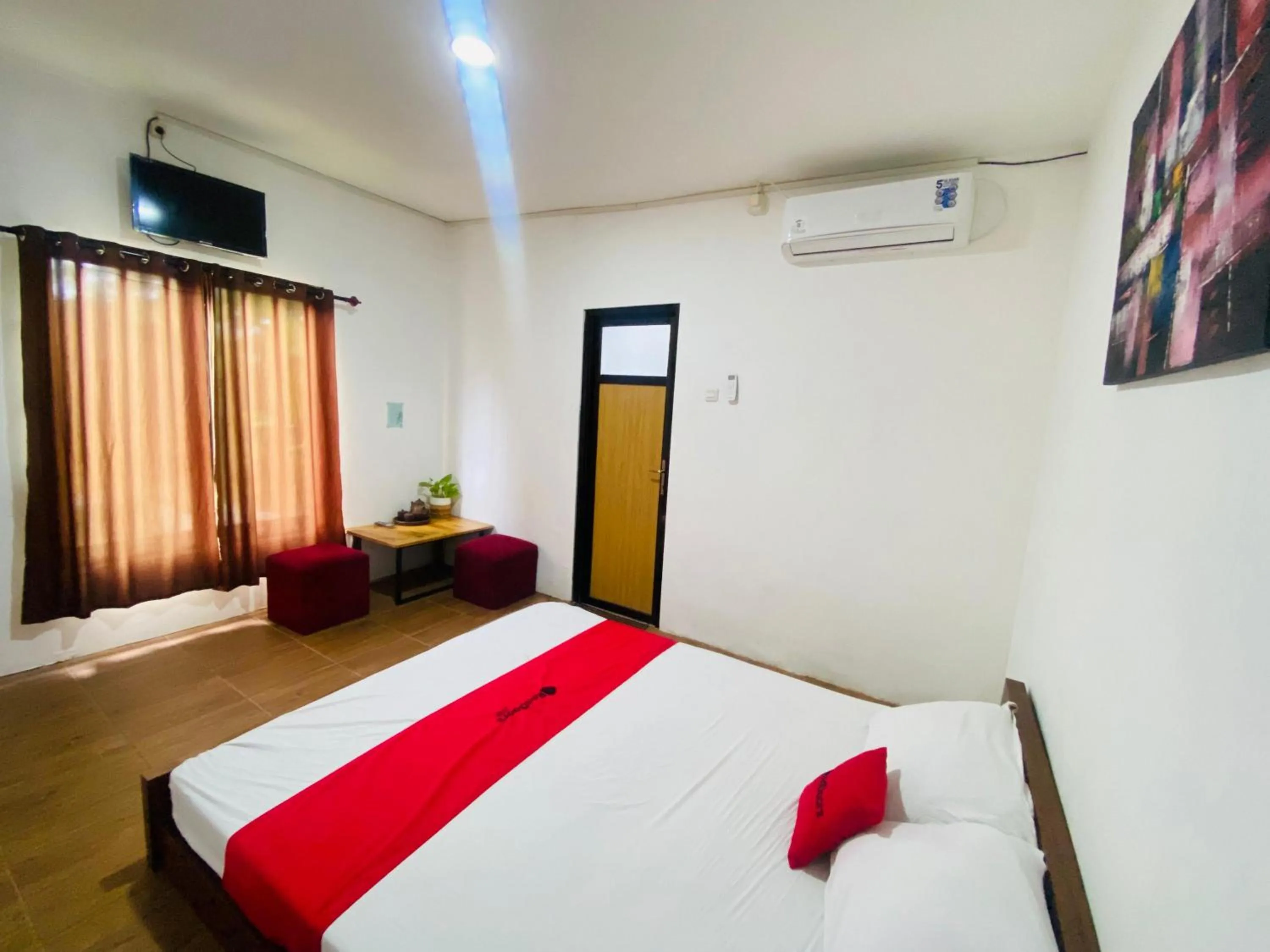 Bedroom, Bed in RedDoorz Syariah Near Wisata Durensewu Pandaan