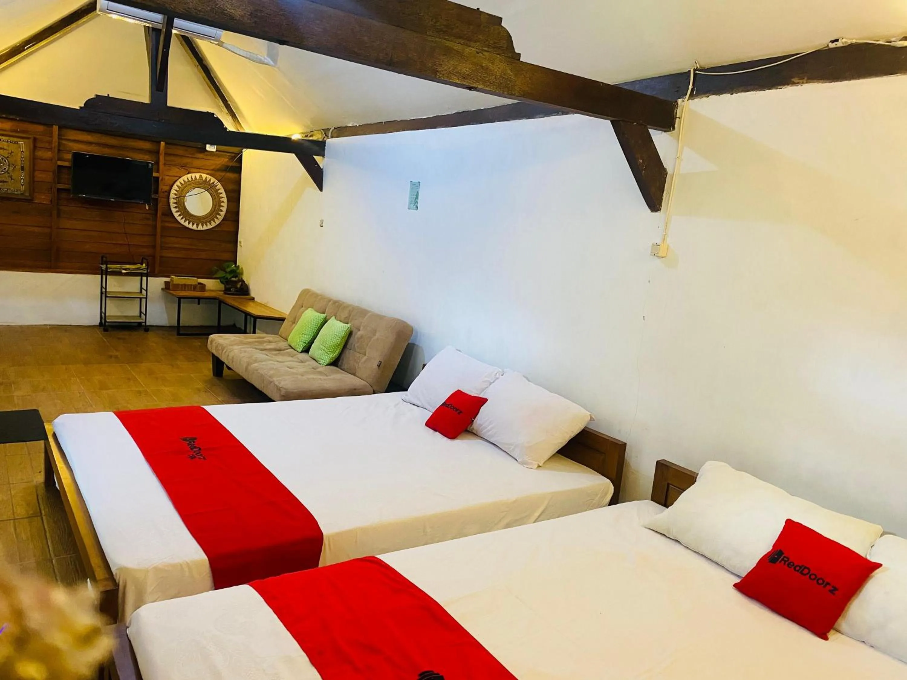 Bedroom, Bed in RedDoorz Syariah Near Wisata Durensewu Pandaan