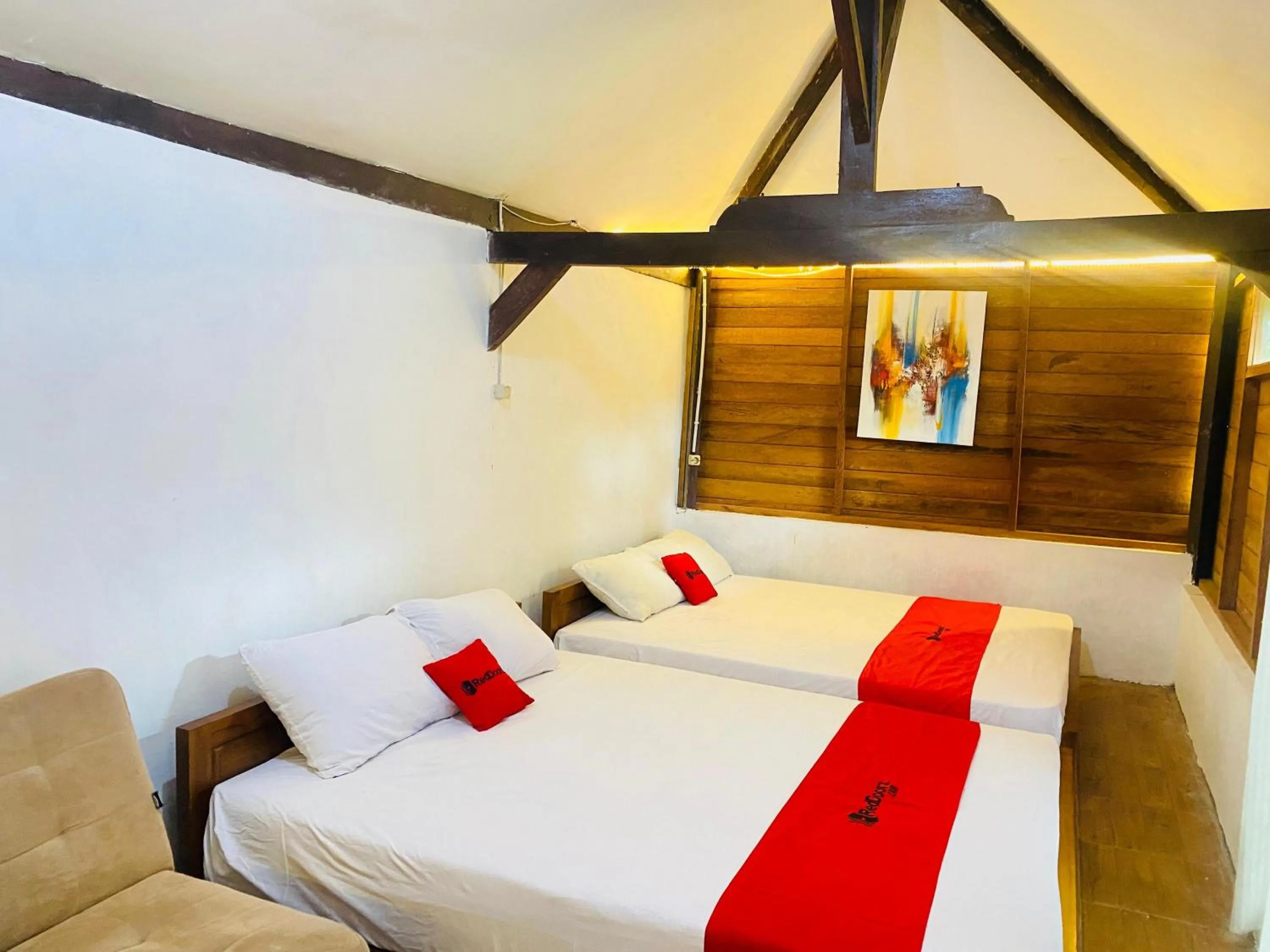 Bedroom, Bed in RedDoorz Syariah Near Wisata Durensewu Pandaan