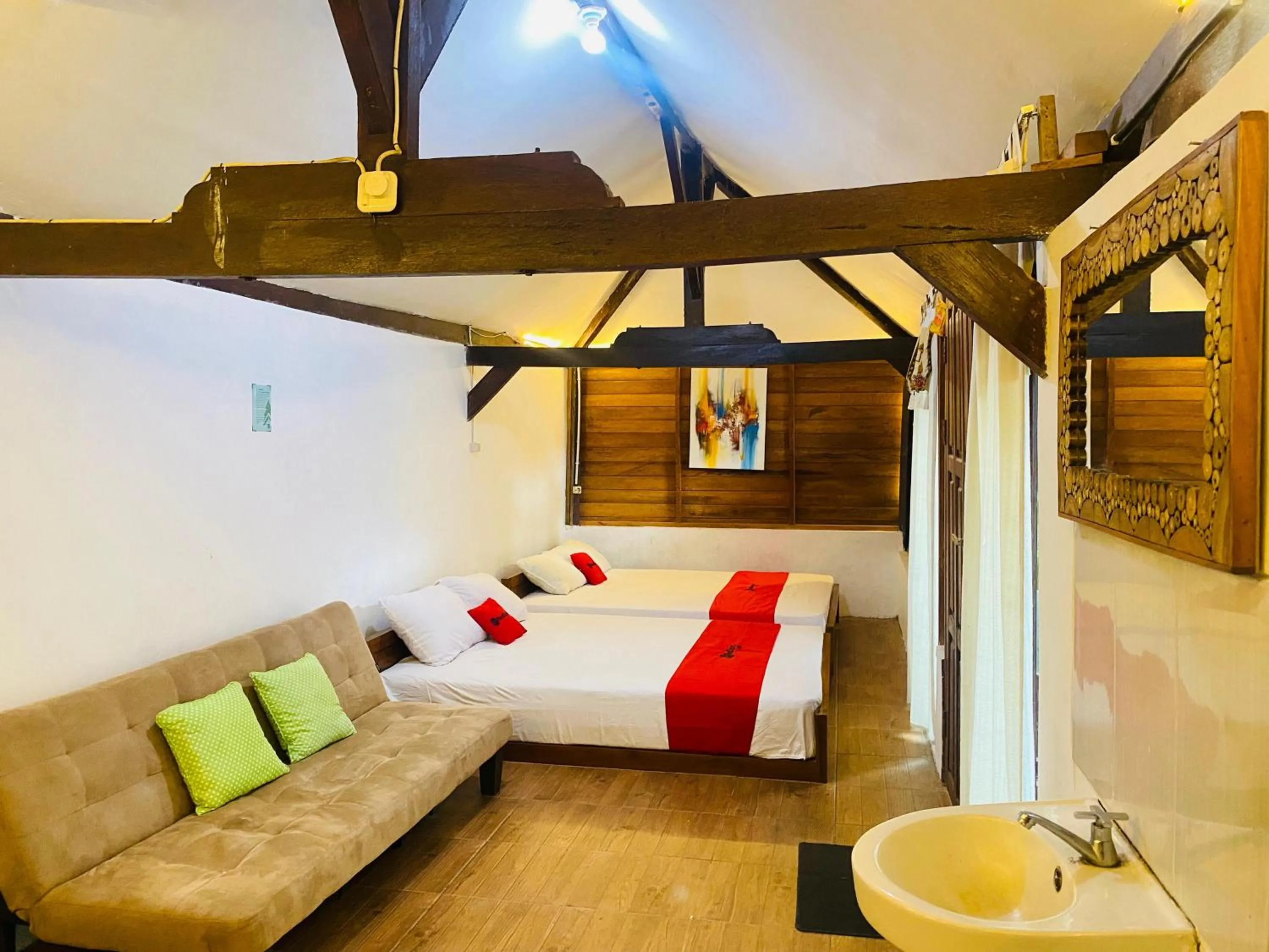 Bedroom, Bed in RedDoorz Syariah Near Wisata Durensewu Pandaan