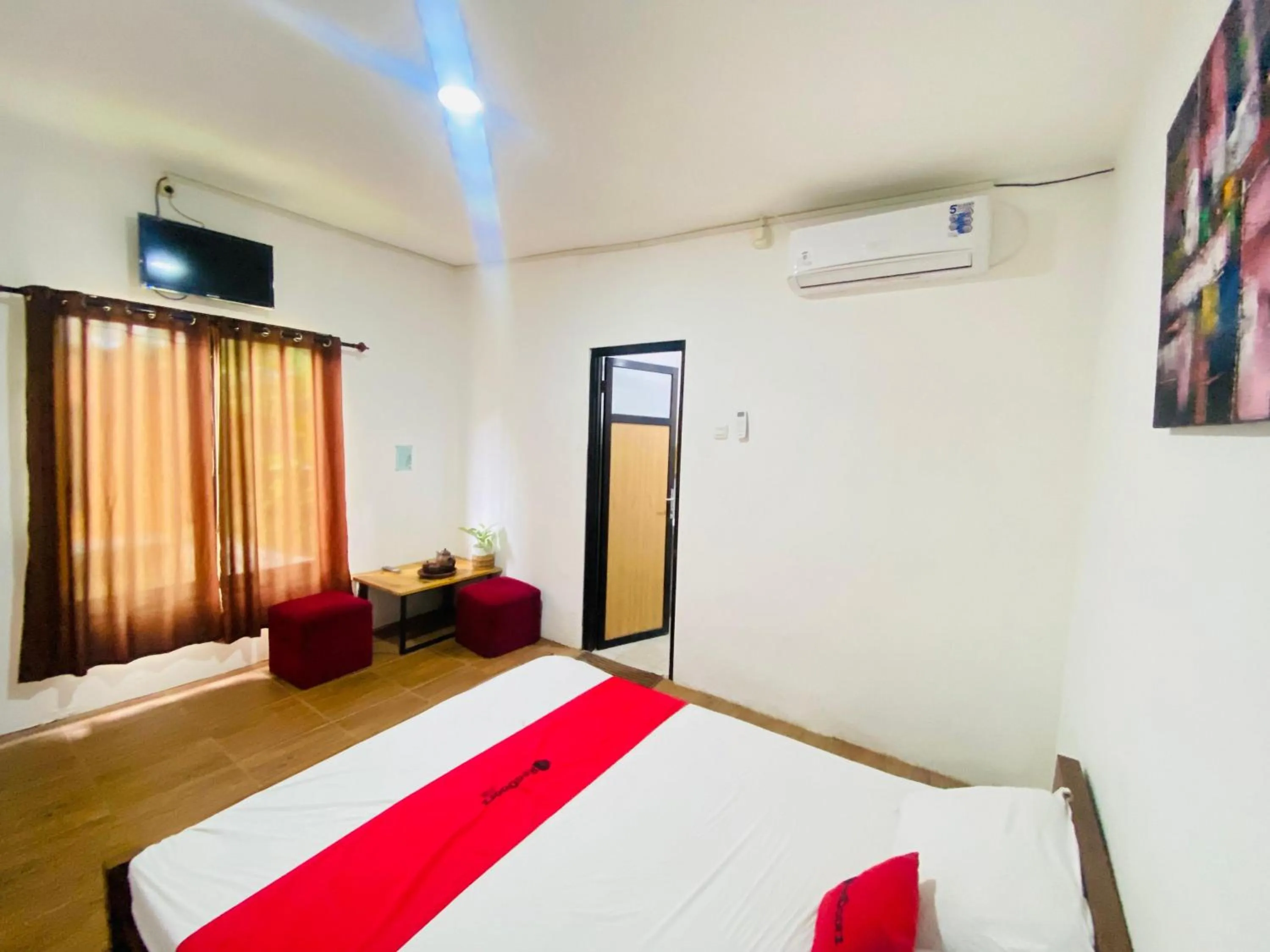 Bedroom, Bed in RedDoorz Syariah Near Wisata Durensewu Pandaan