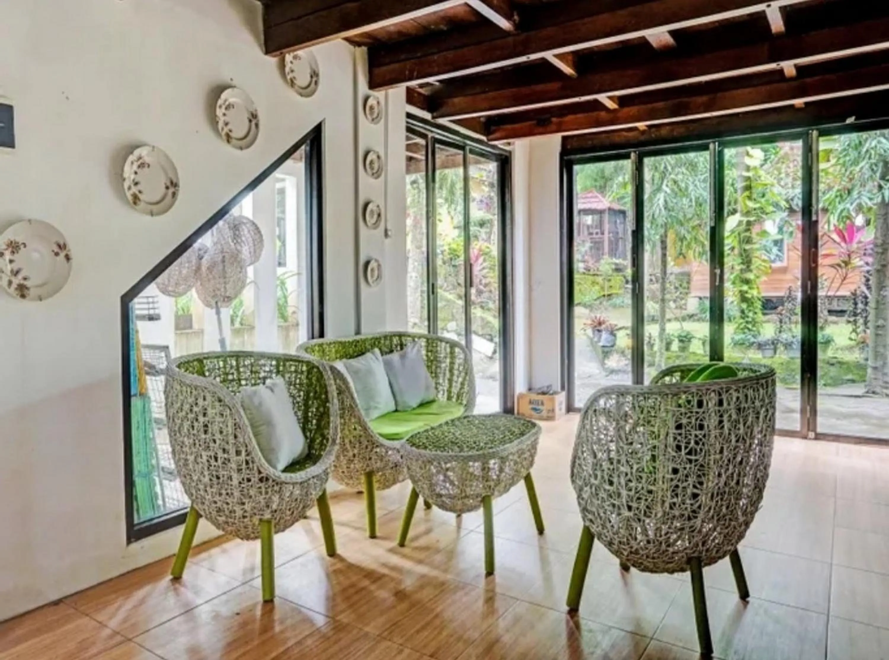 Lobby or reception in RedDoorz Syariah Near Wisata Durensewu Pandaan