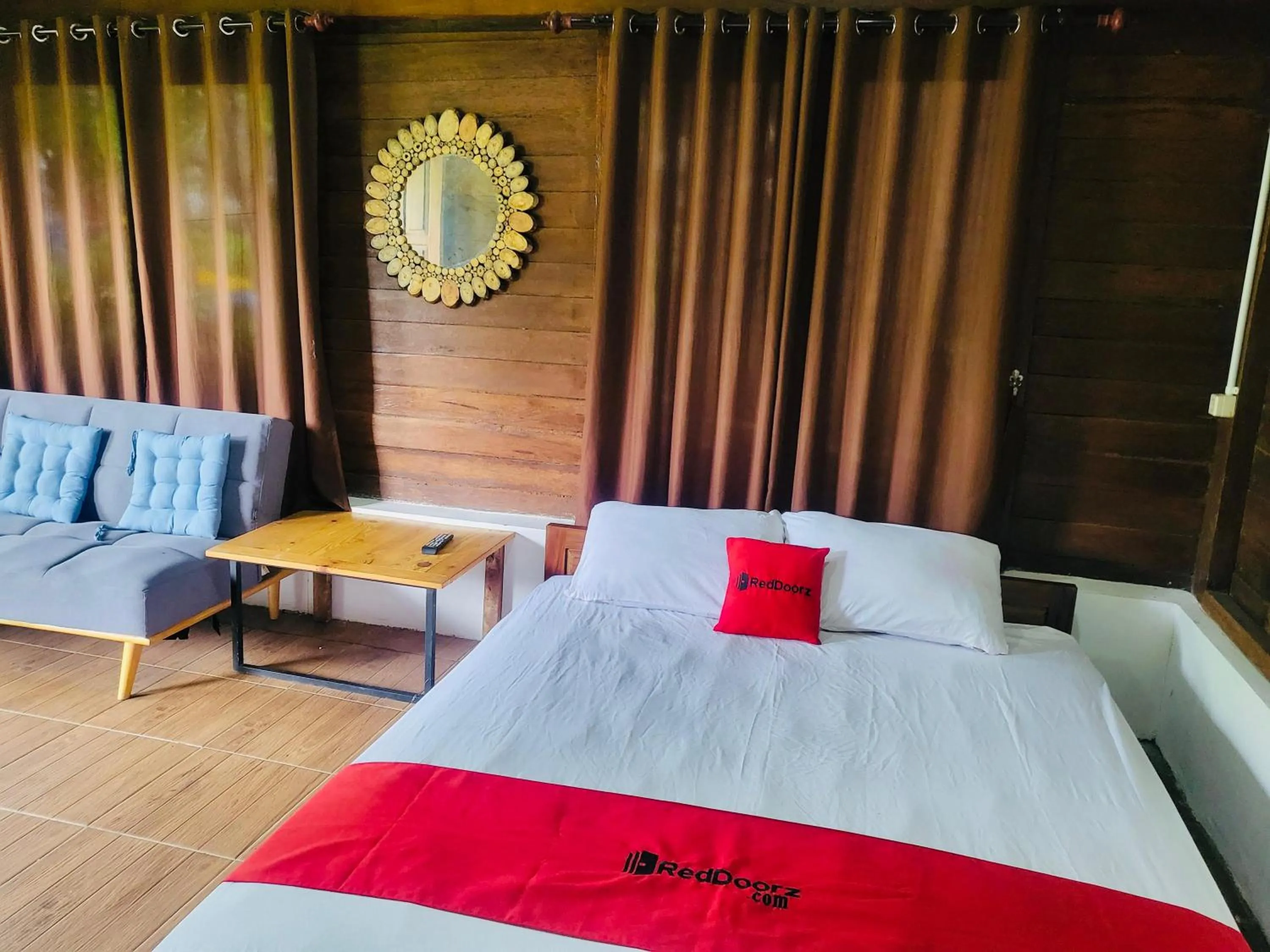 Bedroom, Bed in RedDoorz Syariah Near Wisata Durensewu Pandaan