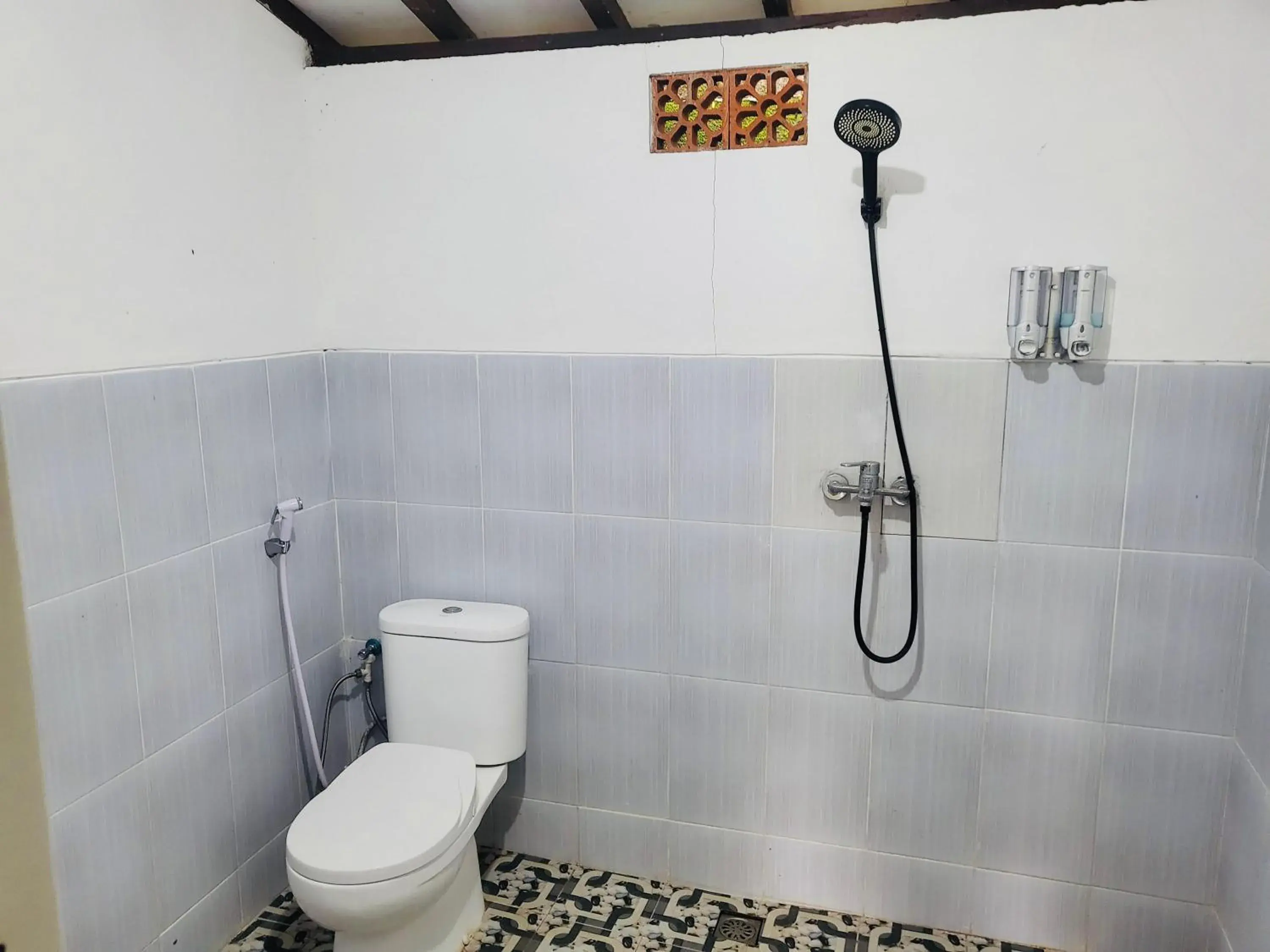 Deluxe Double Room in RedDoorz Syariah Near Wisata Durensewu Pandaan Deluxe Double Room in RedDoorz Syariah Near Wisata Durensewu Pandaan