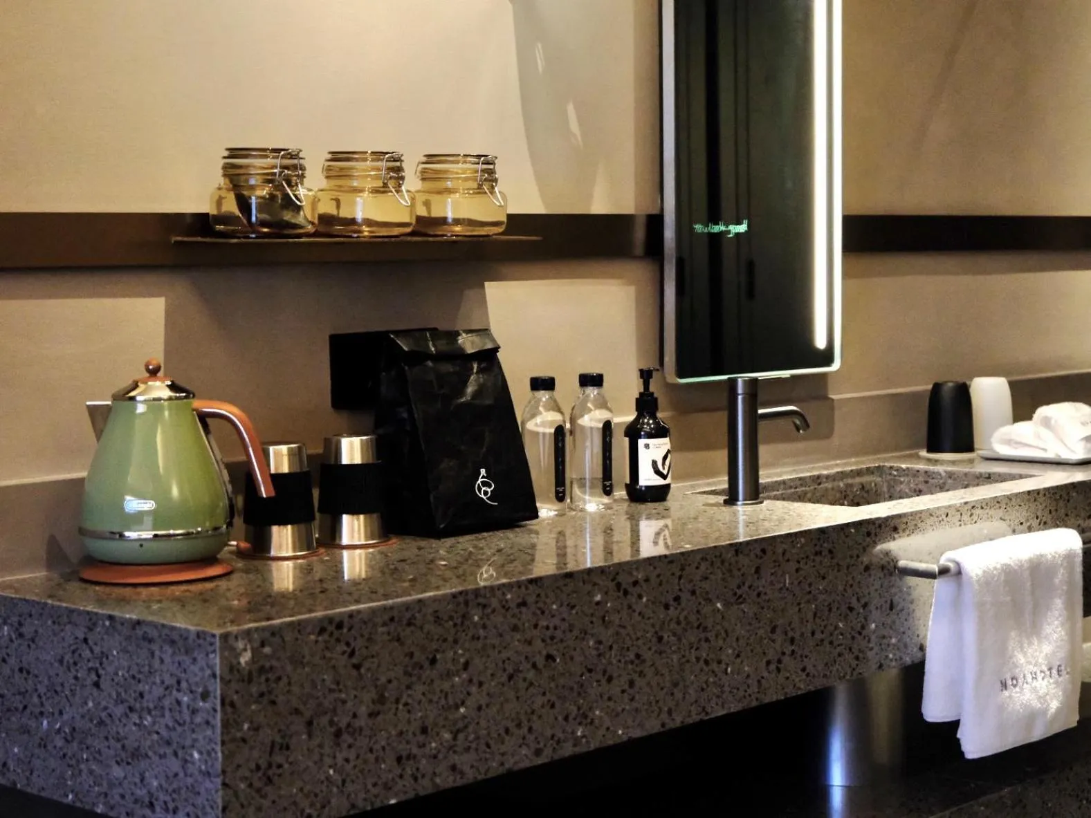 Coffee/tea facilities in NOA Hotel SHENZHEN LUOHU