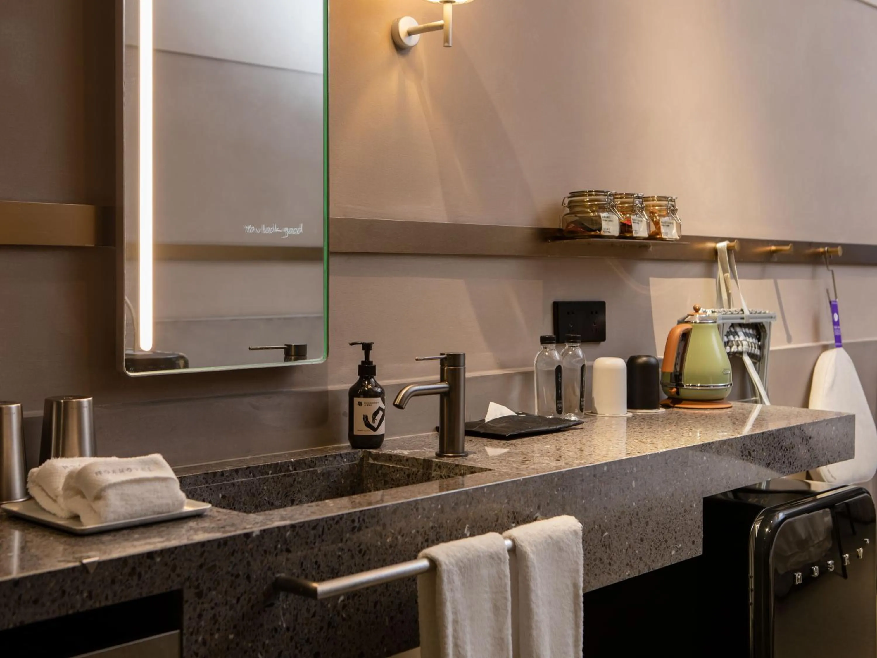 Kitchen or kitchenette in NOA Hotel SHENZHEN LUOHU