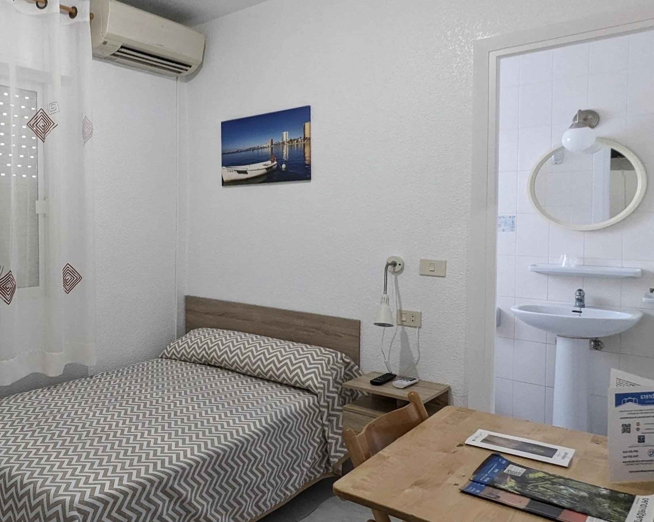 Bathroom, Bed in La Obrera