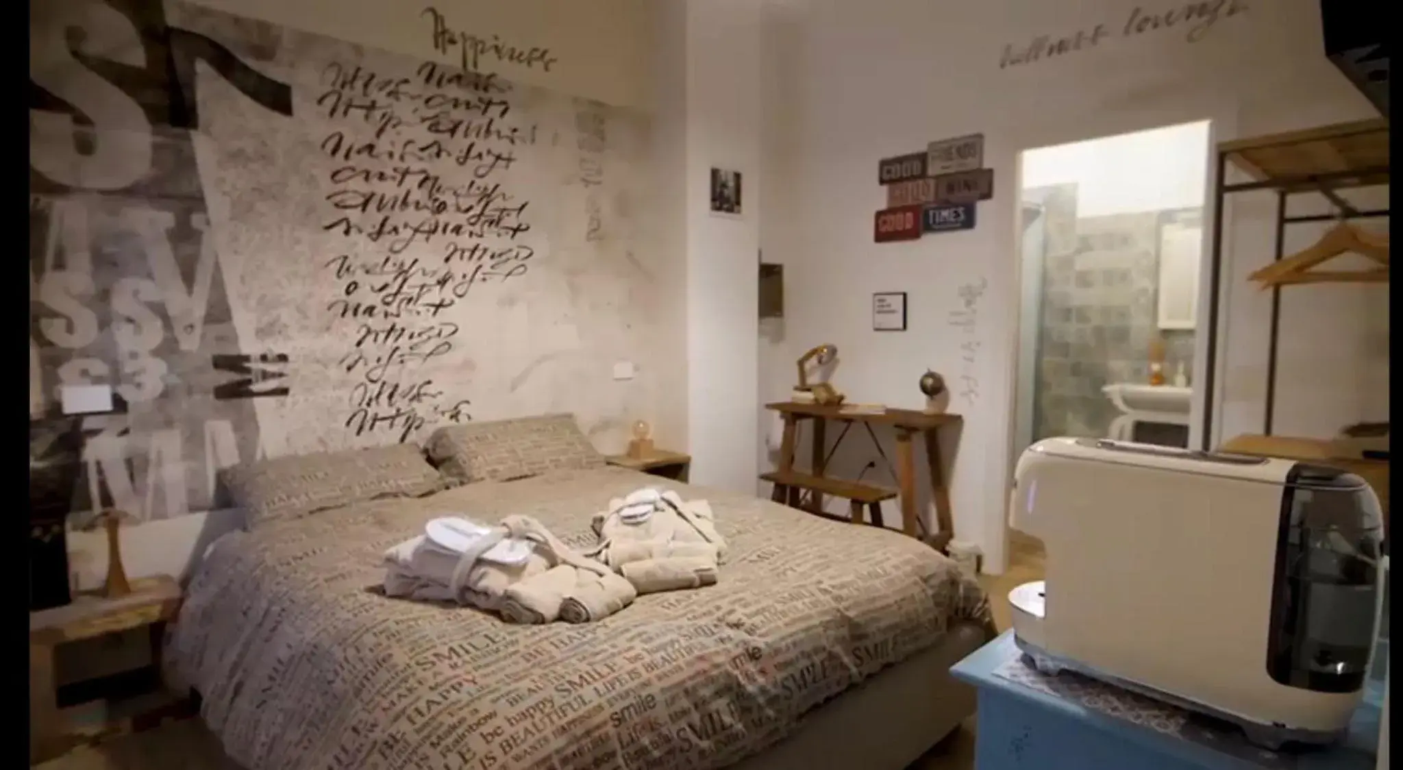 Happiness Suite Gallery - Appartamento con Sauna - Bed Art Relaxing Suite Happiness Suite Gallery - Appartamento con Sauna - Bed Art Relaxing Suite