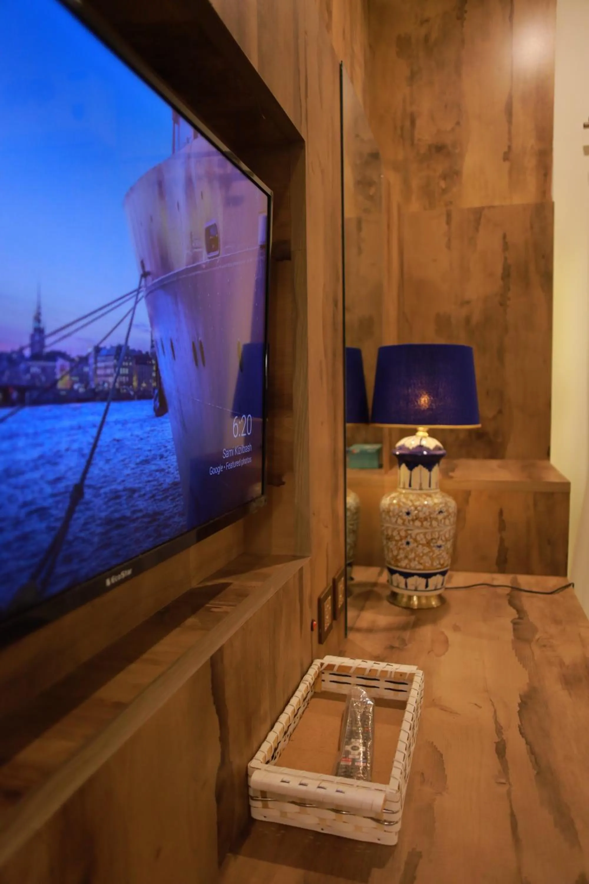 Communal lounge/ TV room in Sunset BnB