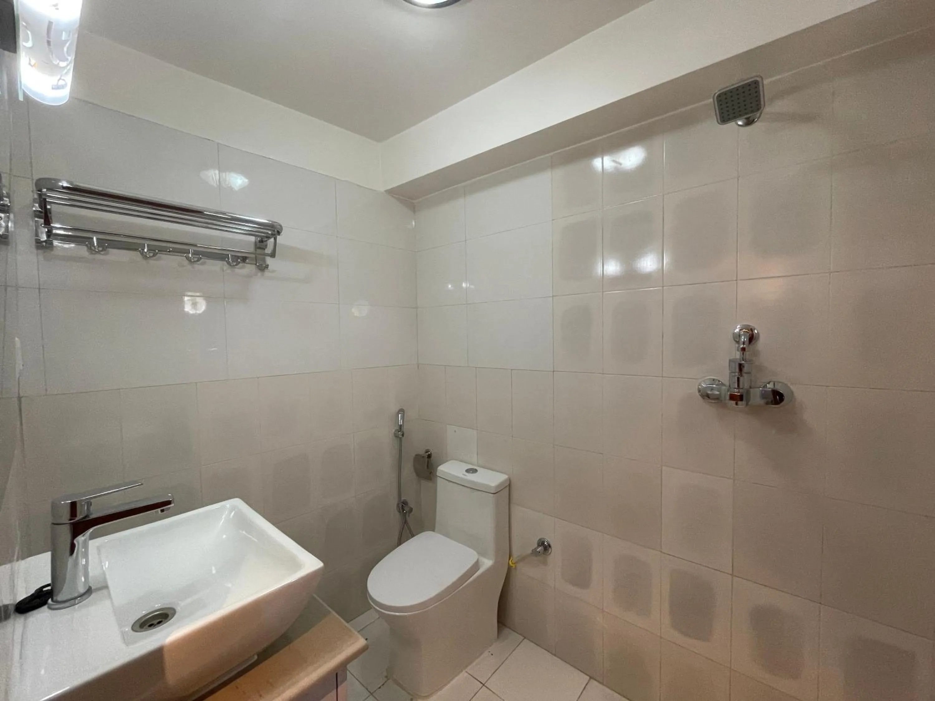 Shower in Hotel Elegant Kathmandu Inn