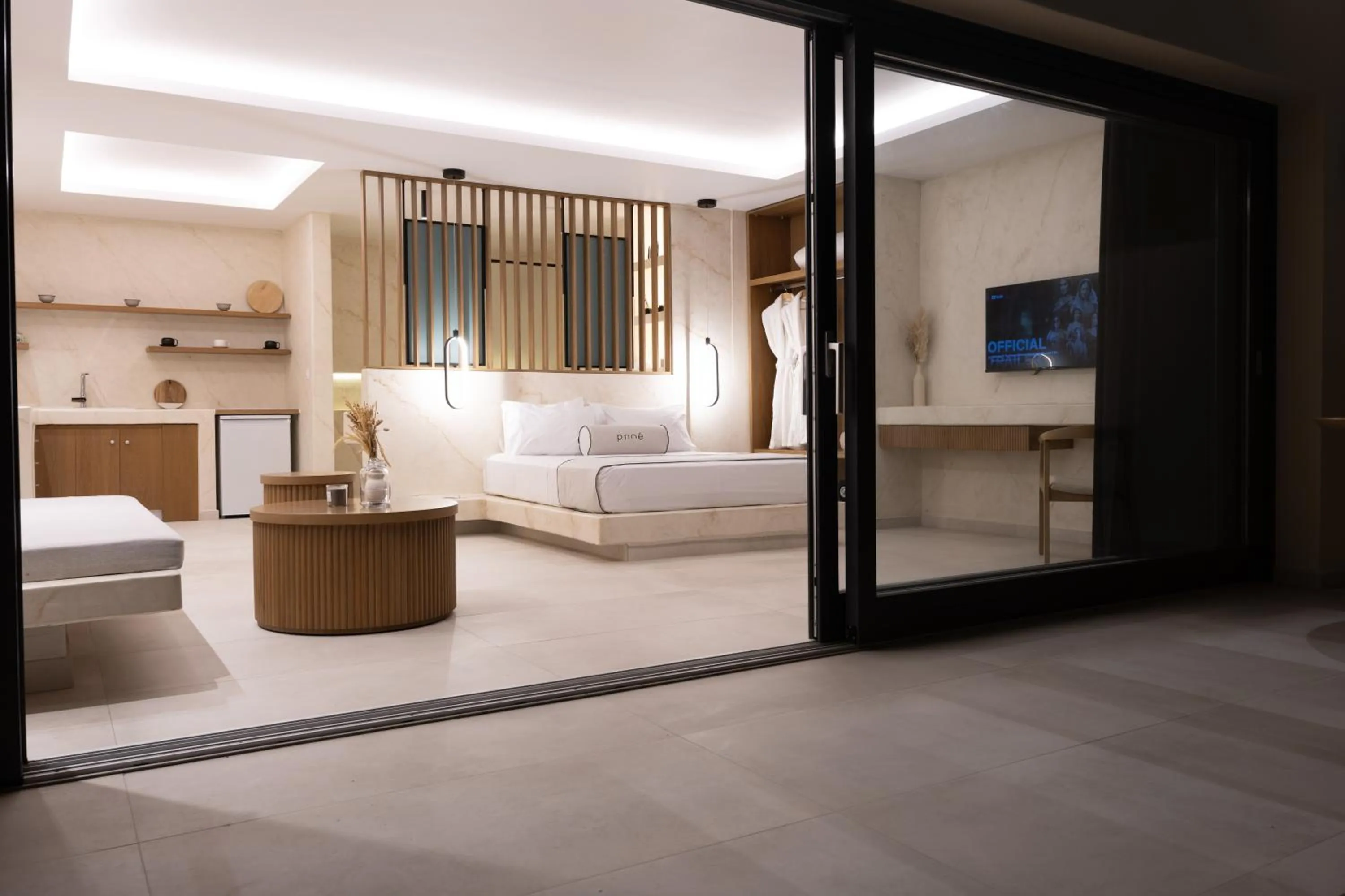 Bed in Pnoe Luxury Suites