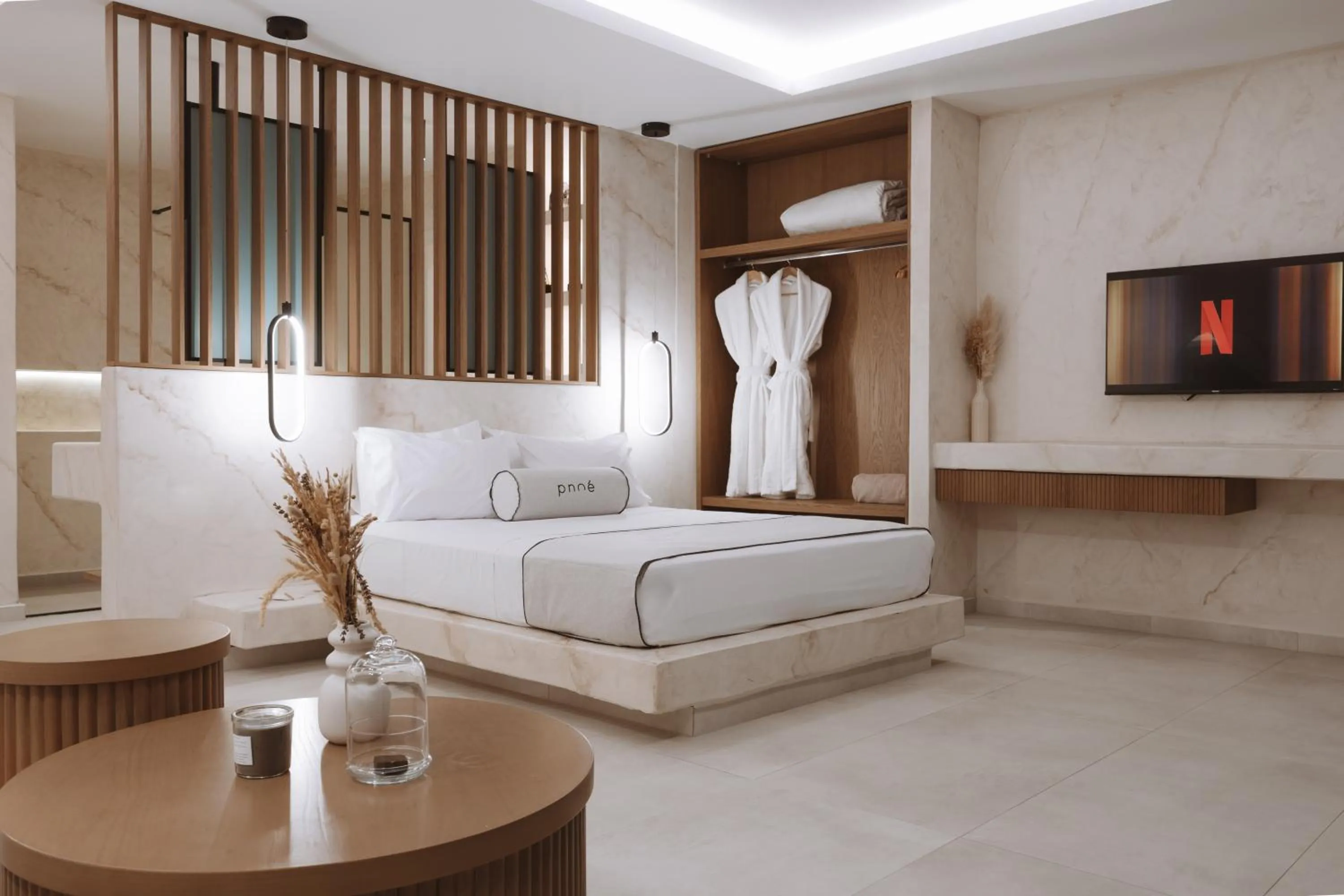 Bed in Pnoe Luxury Suites