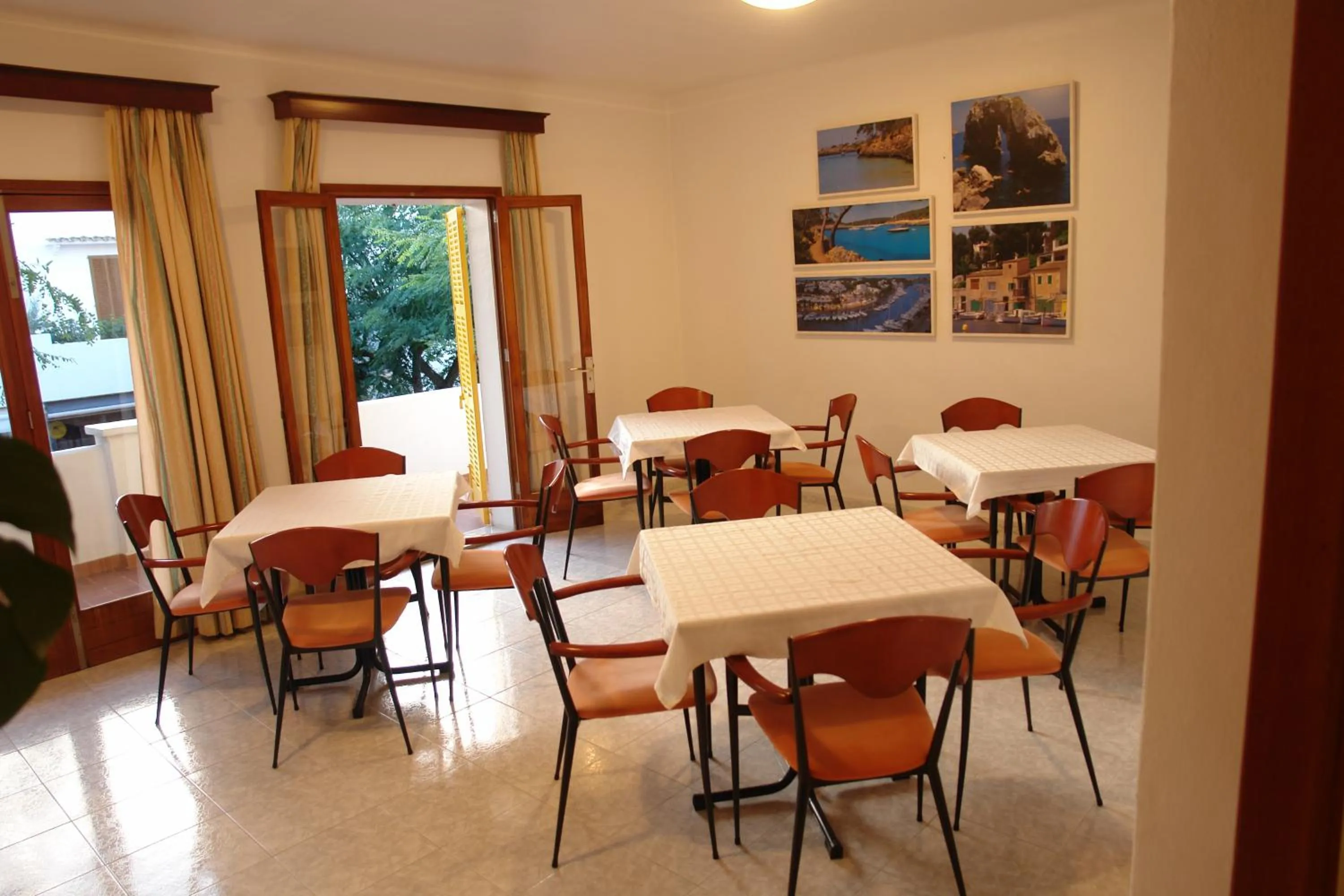 Restaurant/places to eat in Hostal San Francisco