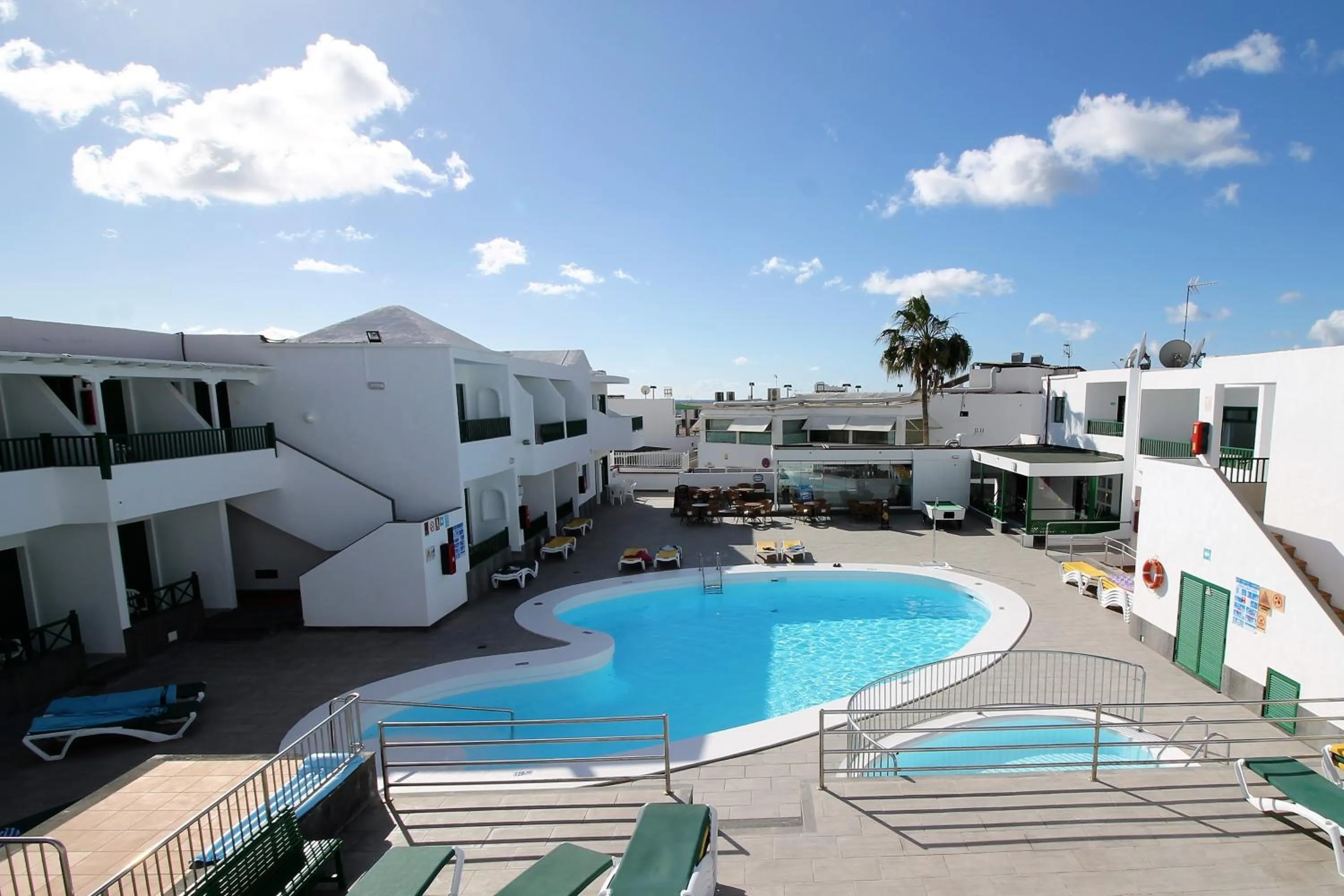 Day in Apartamentos Elena