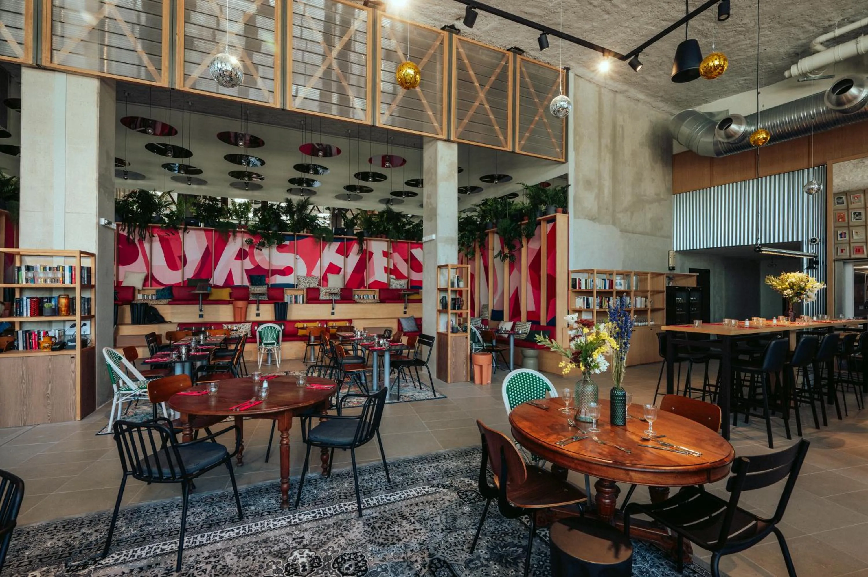 Restaurant/places to eat in JOST Hotel Montpellier Centre St Roch