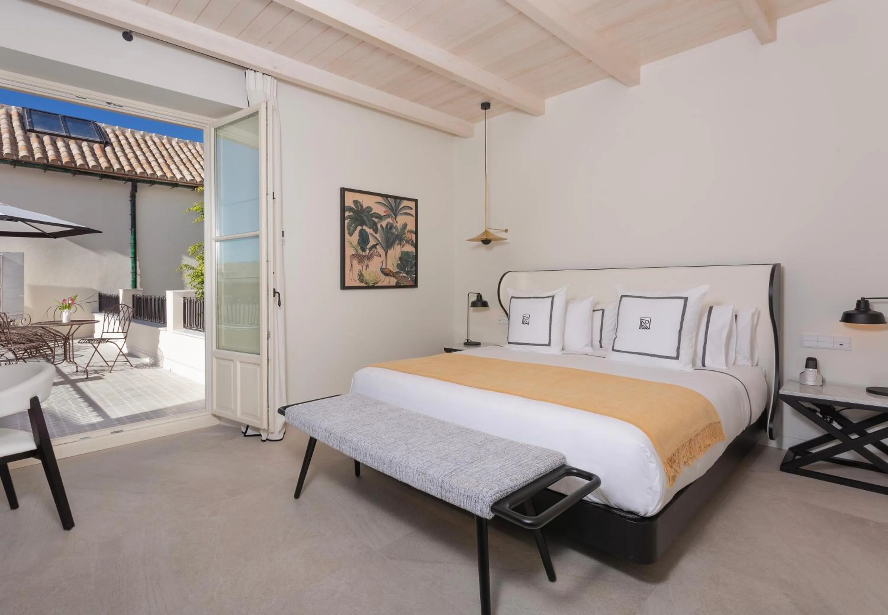 Bedroom, Bed in La Fonda Heritage Hotel Luxury, Relais & Châteaux