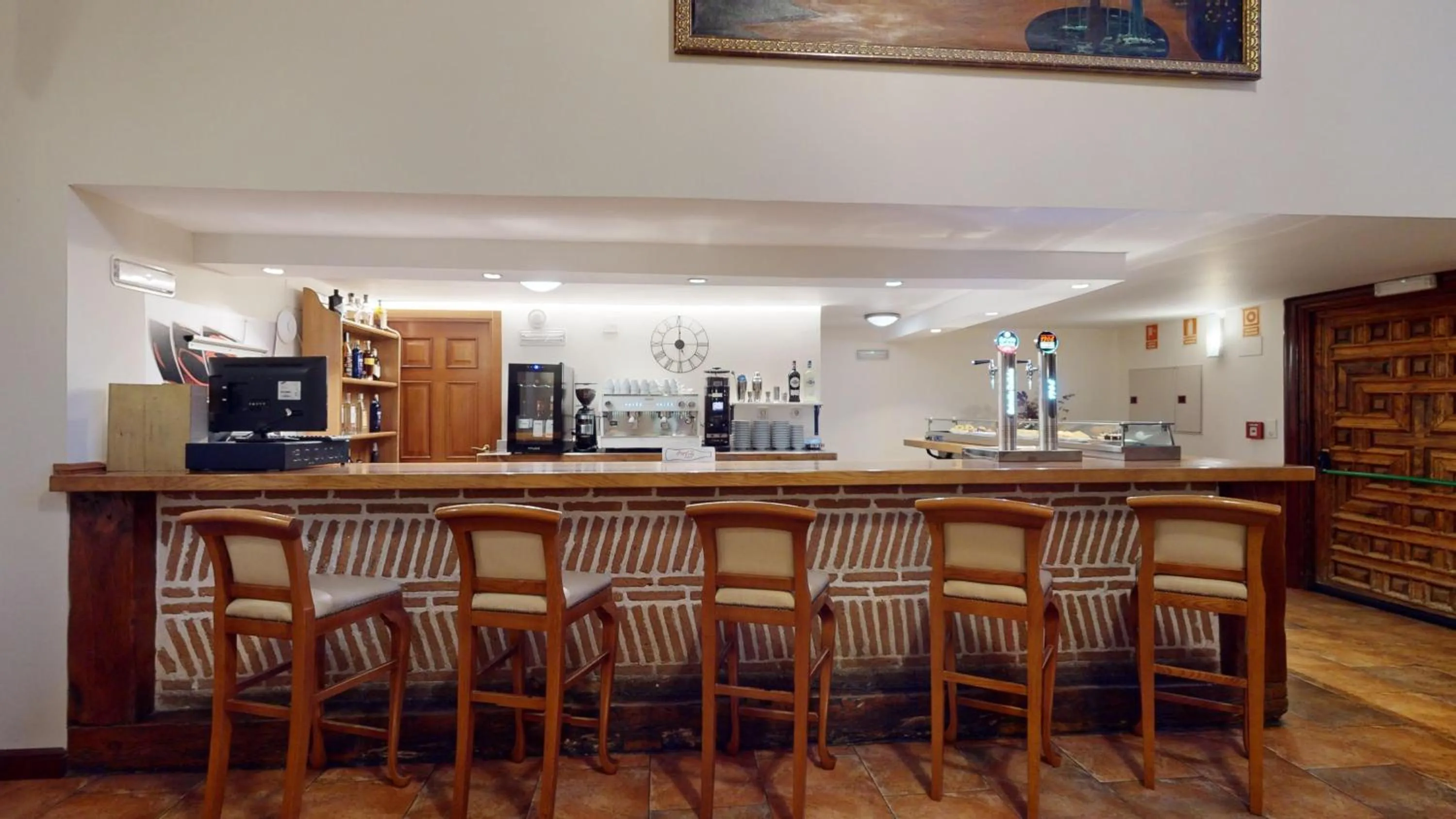 Lounge or bar in AZZ Peñafiel Las Claras Hotel & Spa