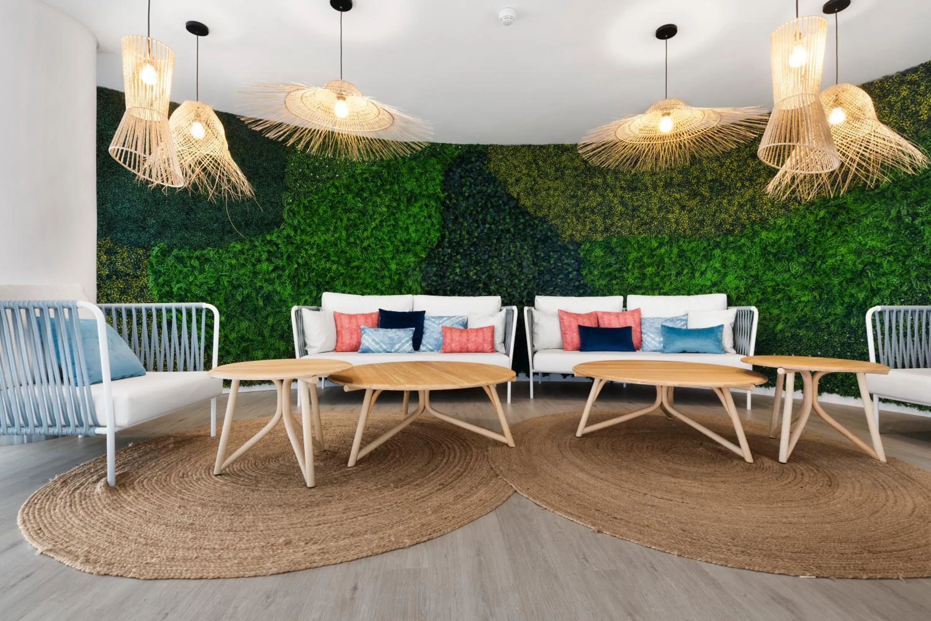 Living room in Palmanova Suites by TRH