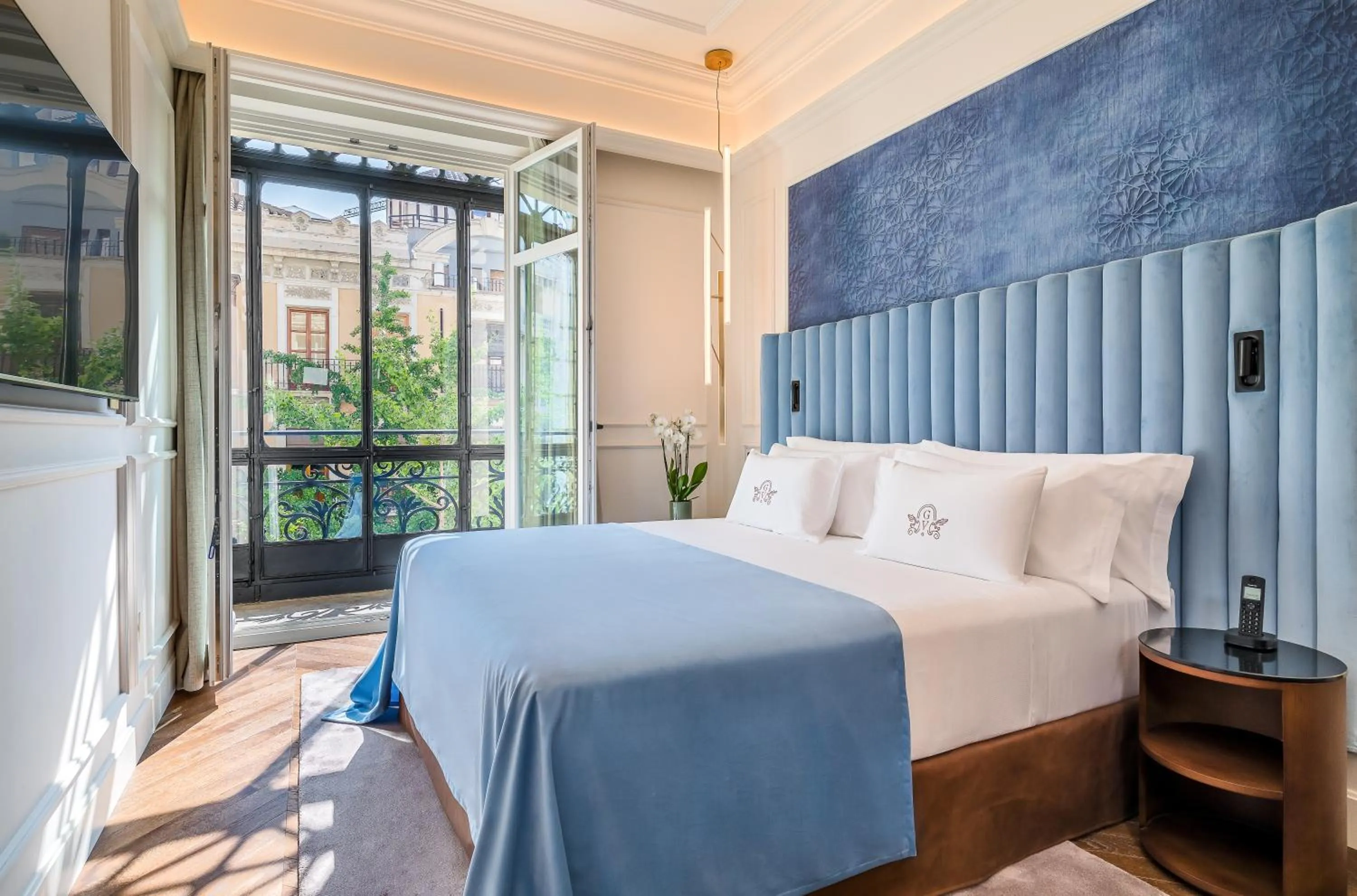 Bed in Palacio Gran Vía, a Royal Hideaway Hotel