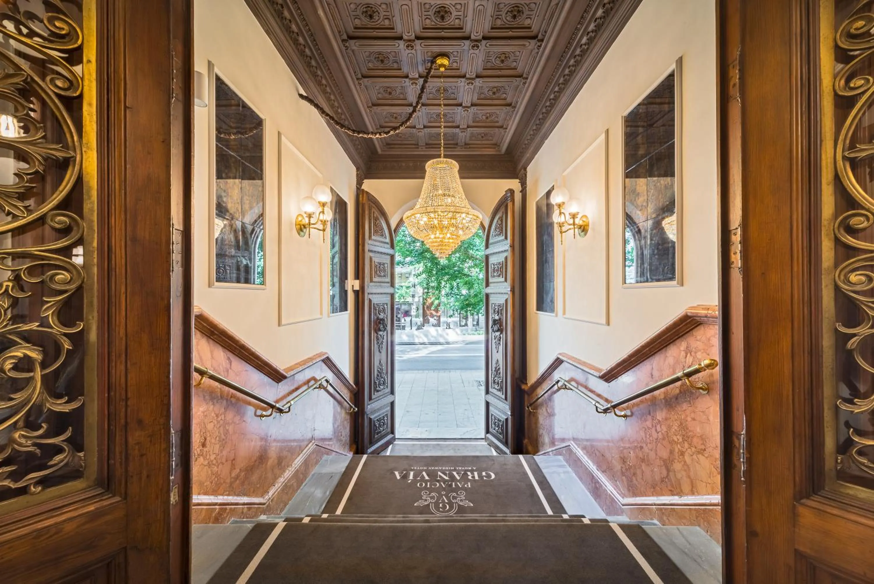 Facade/entrance in Palacio Gran Vía, a Royal Hideaway Hotel