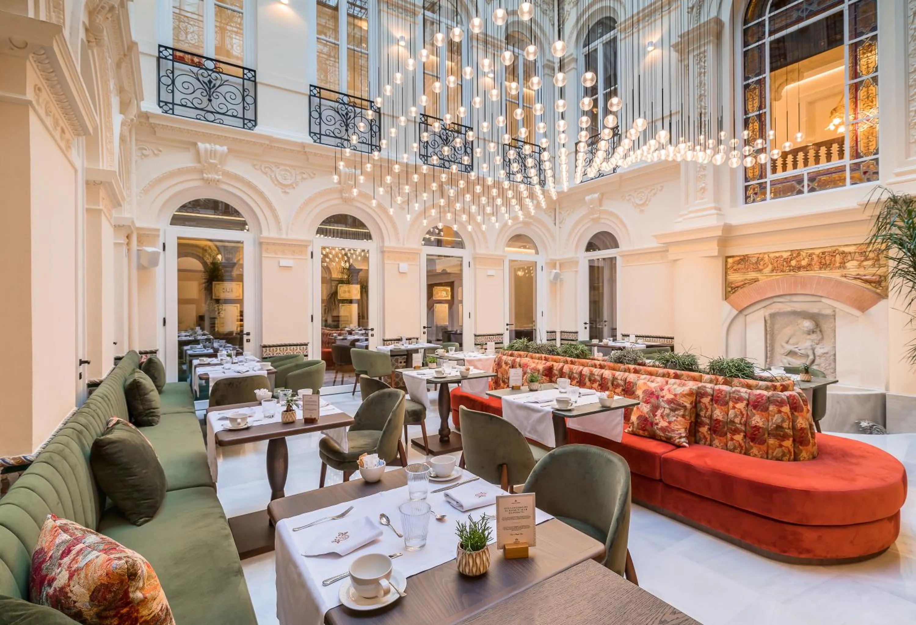 Food and drinks in Palacio Gran Vía, a Royal Hideaway Hotel