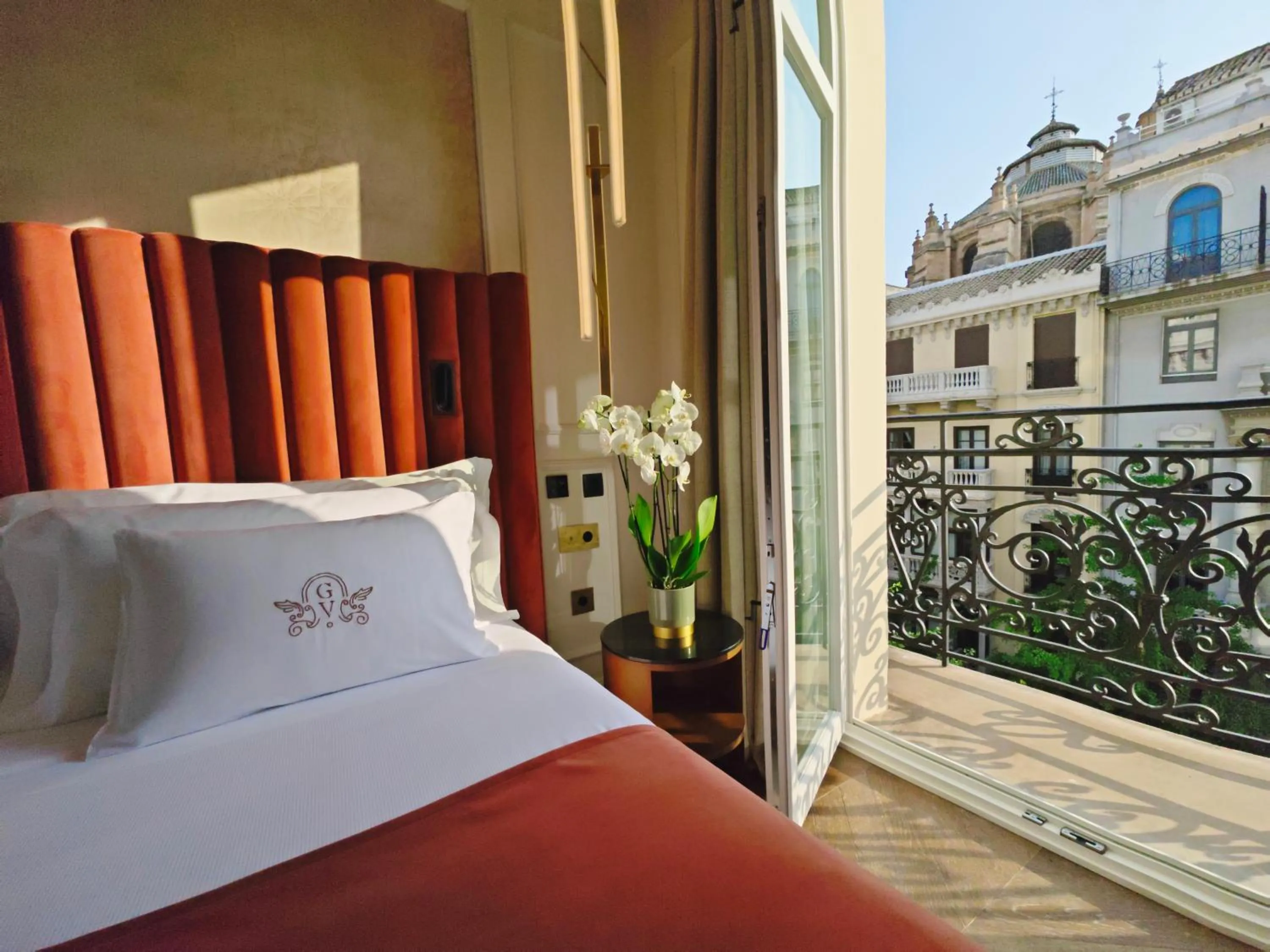 City view, Bed in Palacio Gran Vía, a Royal Hideaway Hotel