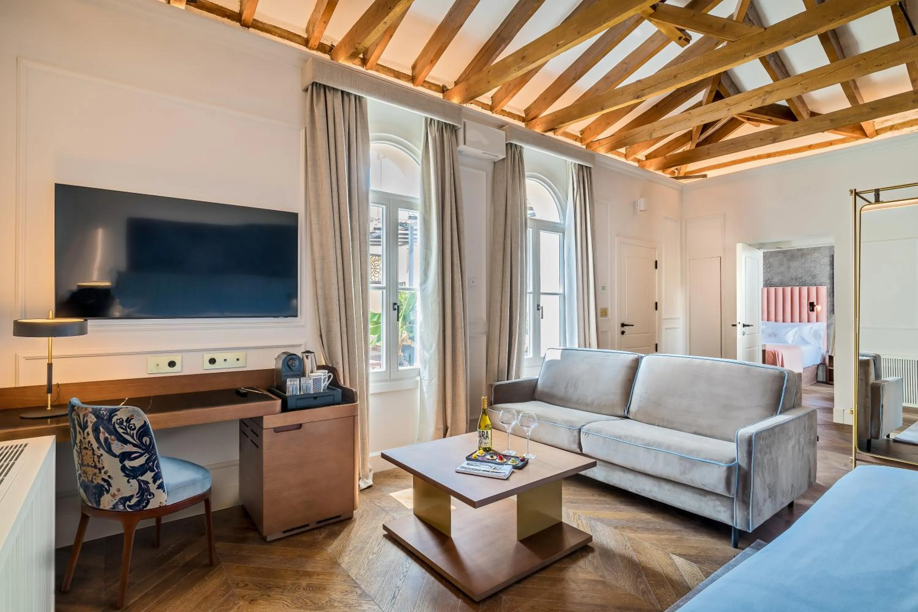 Living room in Palacio Gran Vía, a Royal Hideaway Hotel