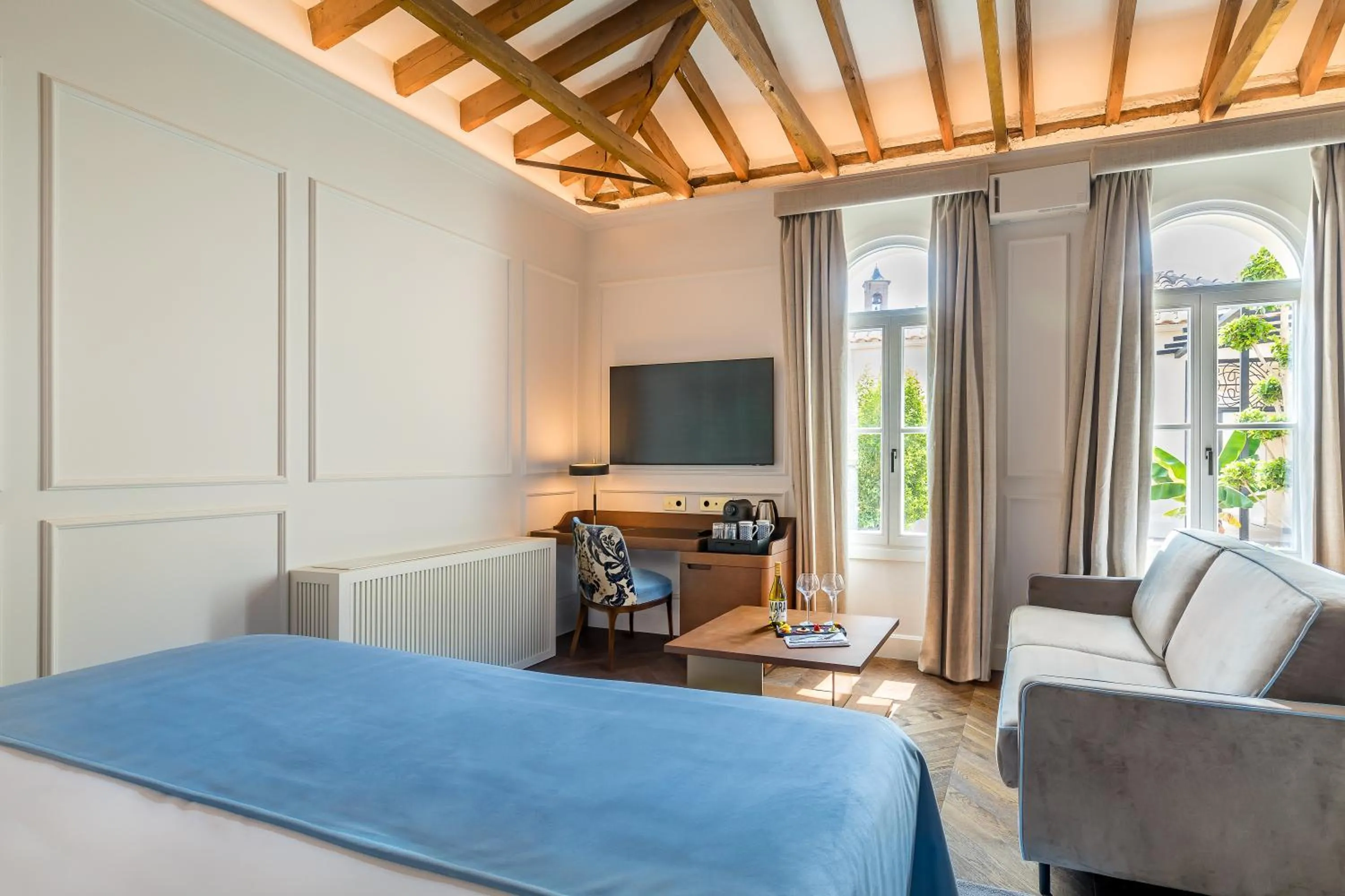 Bed in Palacio Gran Vía, a Royal Hideaway Hotel