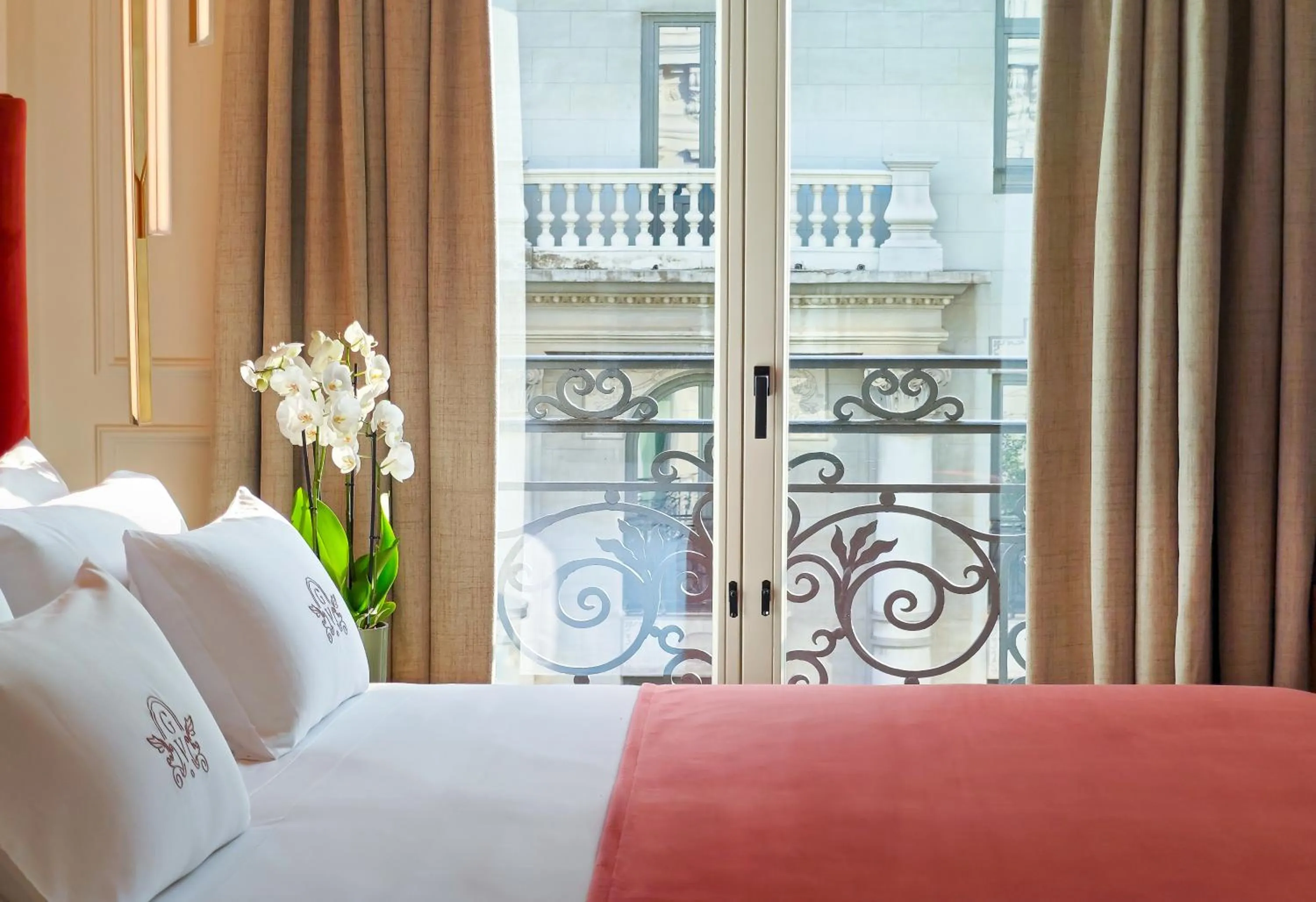 Bed in Palacio Gran Vía, a Royal Hideaway Hotel