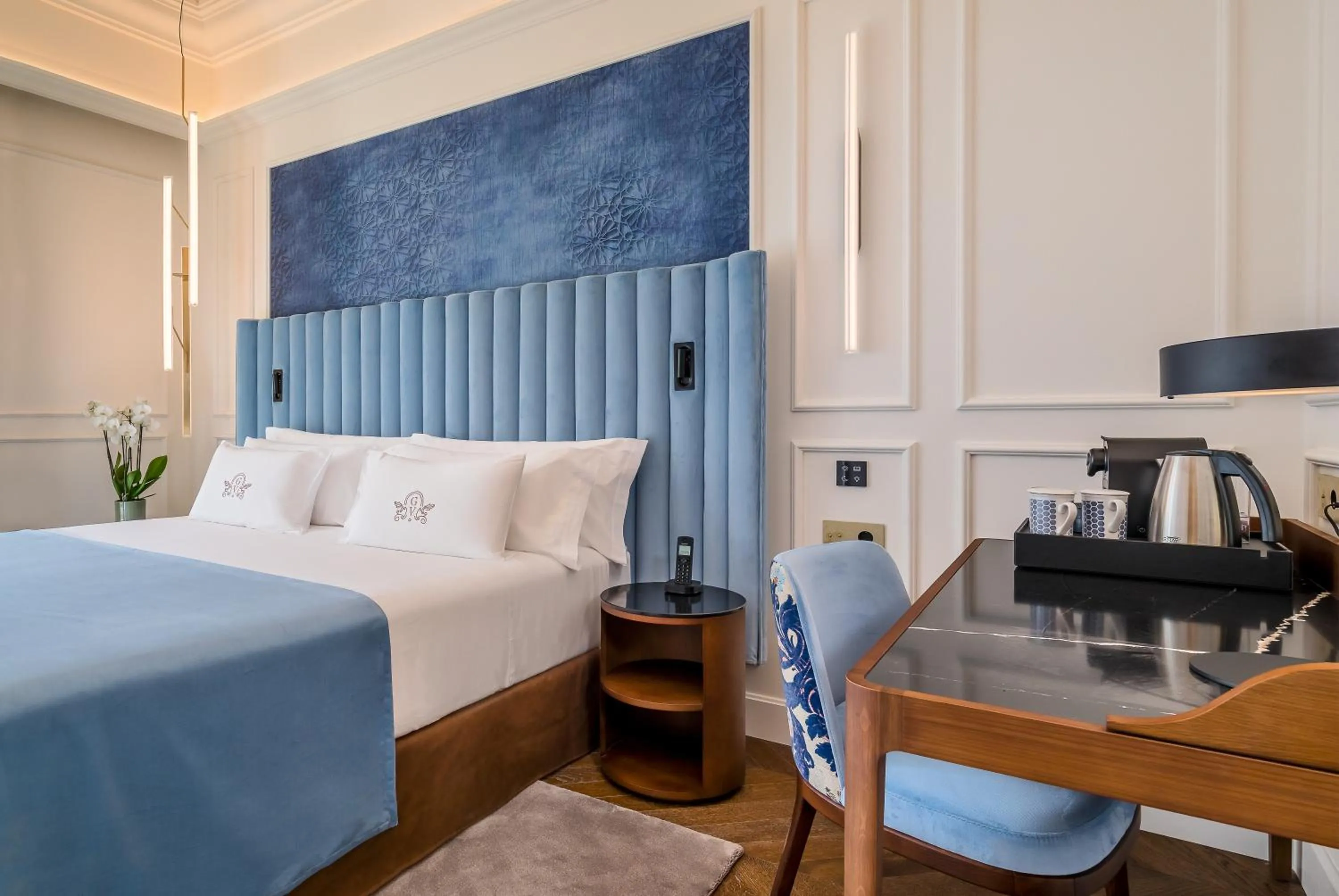 Bed in Palacio Gran Vía, a Royal Hideaway Hotel