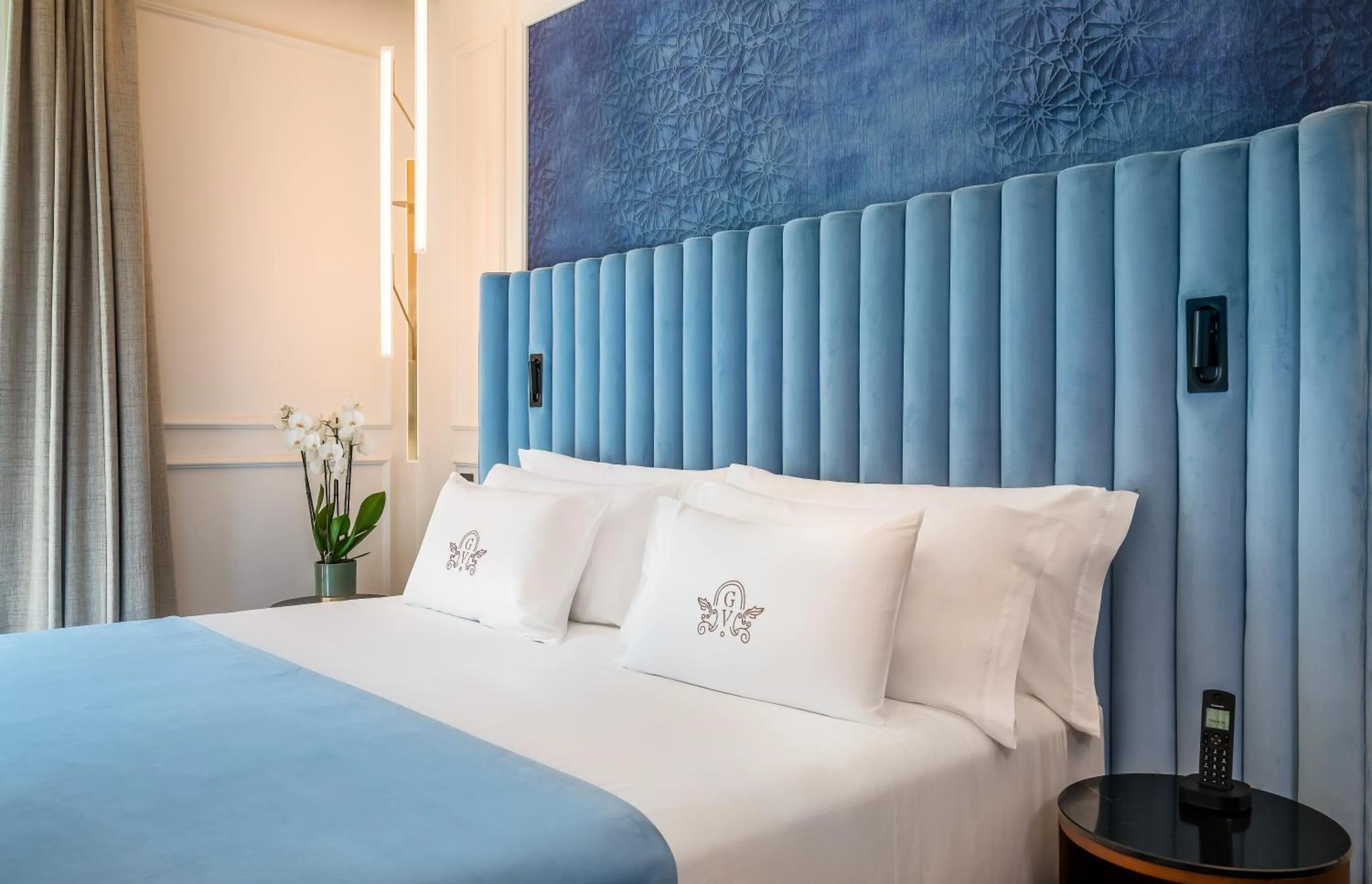 Bed in Palacio Gran Vía, a Royal Hideaway Hotel