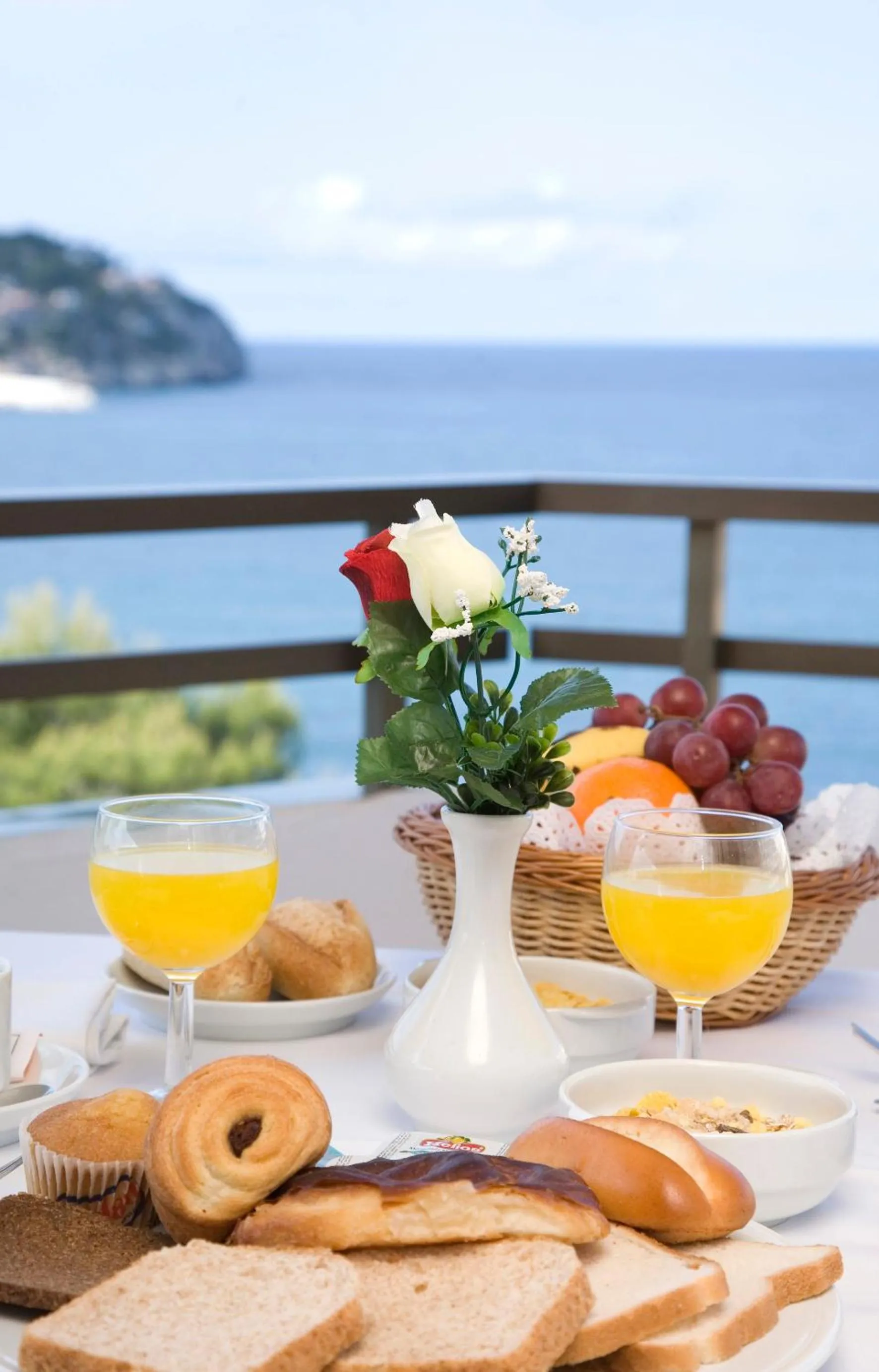 Food and drinks in TRH Jardín Del Mar