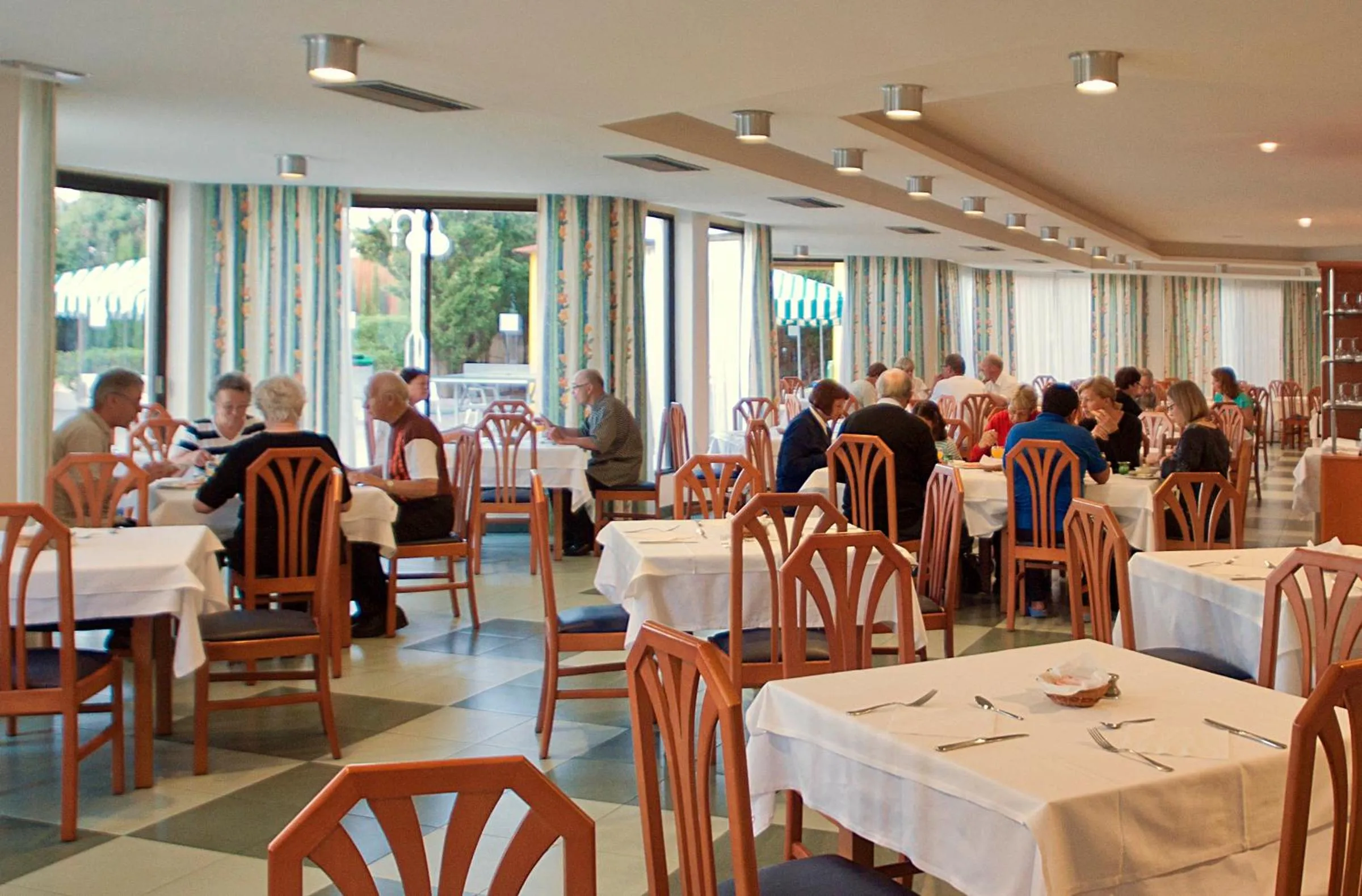 Restaurant/places to eat in TRH Jardín Del Mar