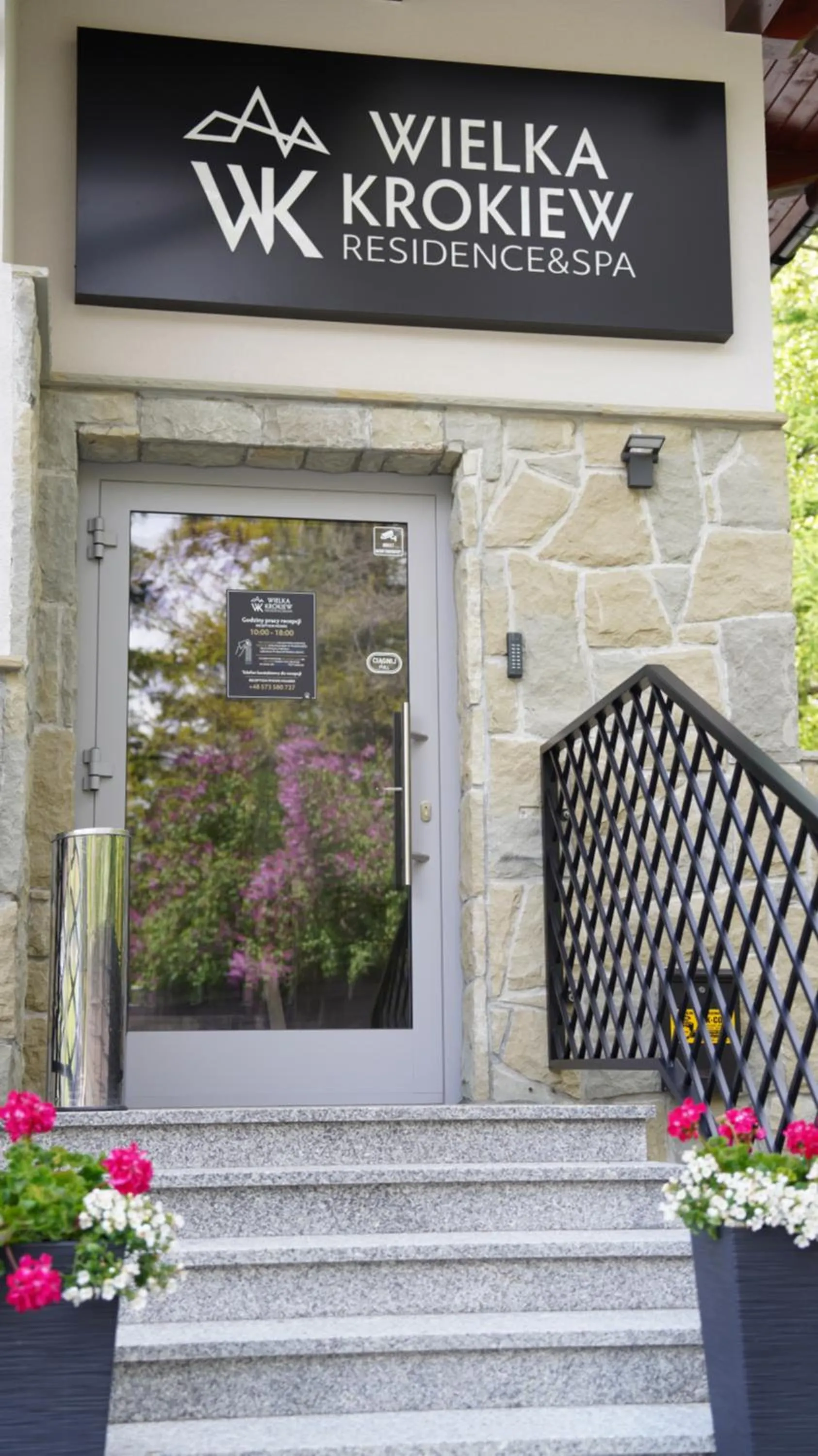 Facade/entrance in Wielka Krokiew Residence&SPA - Zakopane - JACUZZI, SAUNA, TĘŻNIA SOLANKOWA, SPA, GRILL