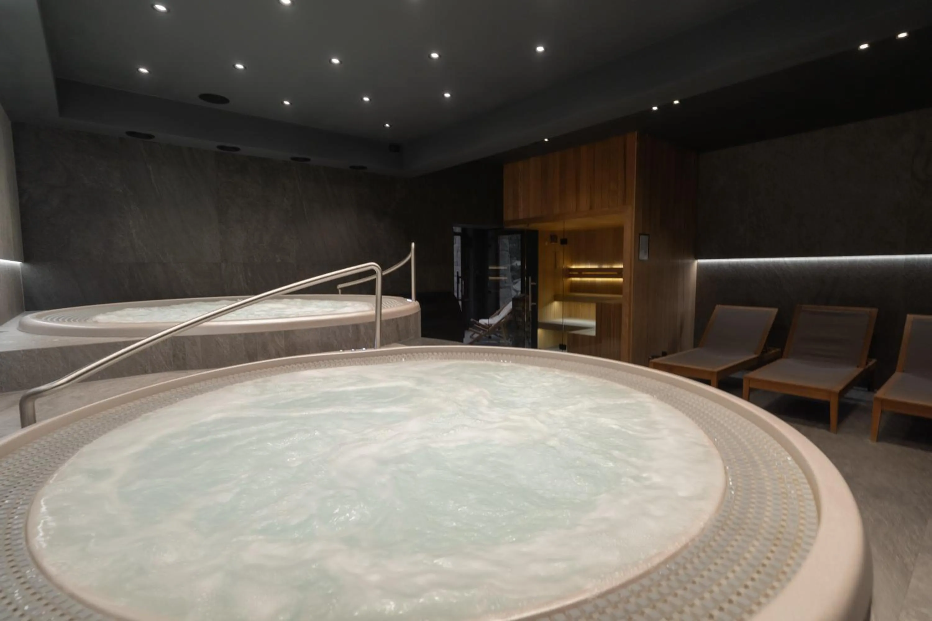 Hot Tub in Wielka Krokiew Residence&SPA - Zakopane - JACUZZI, SAUNA, TĘŻNIA SOLANKOWA, SPA, GRILL