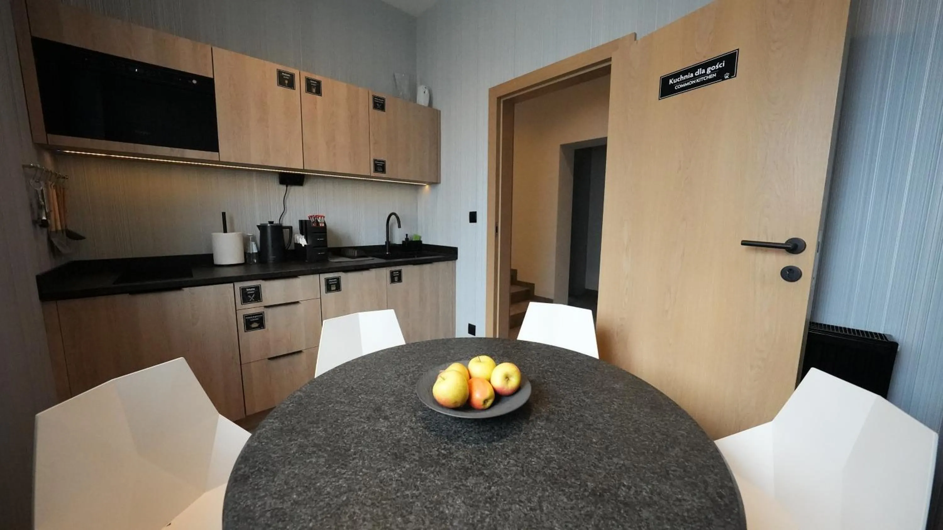 Kitchen or kitchenette in Wielka Krokiew Residence&SPA - Zakopane - JACUZZI, SAUNA, TĘŻNIA SOLANKOWA, SPA, GRILL