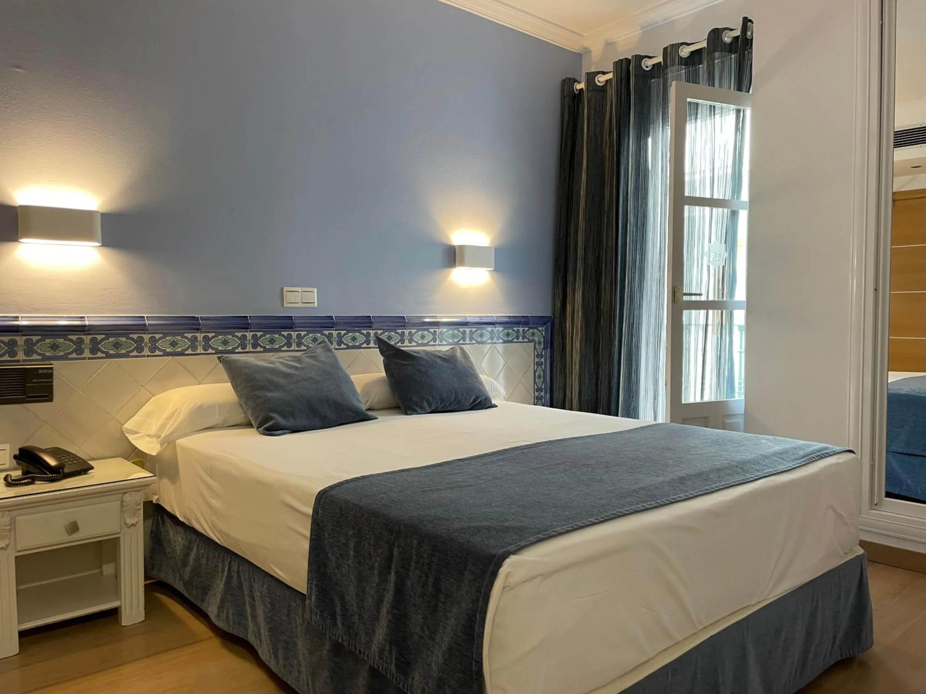 Photo of the whole room, Bed in Hotel Plaza Cavana