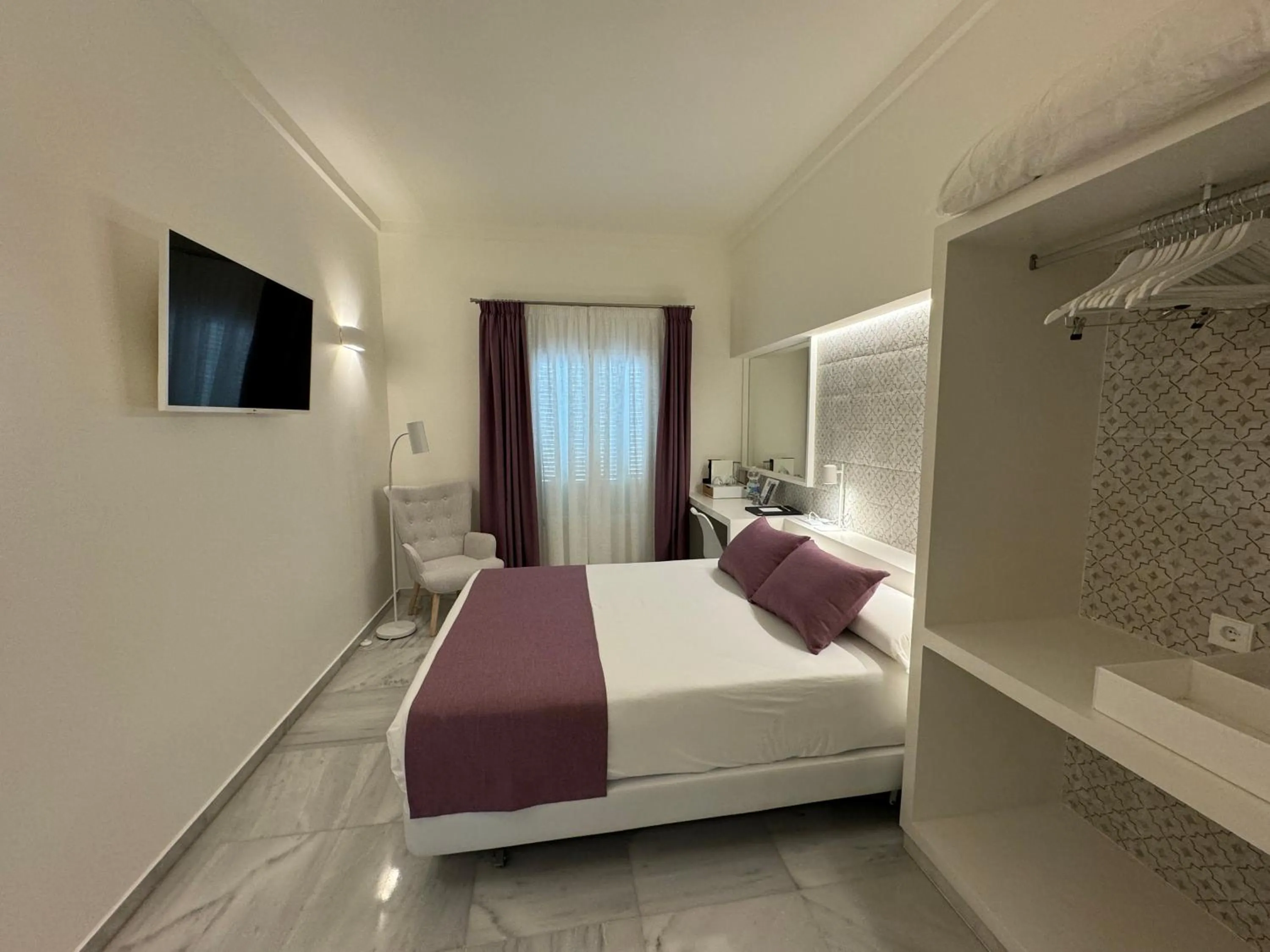 Photo of the whole room, Bed in Hotel Plaza Cavana