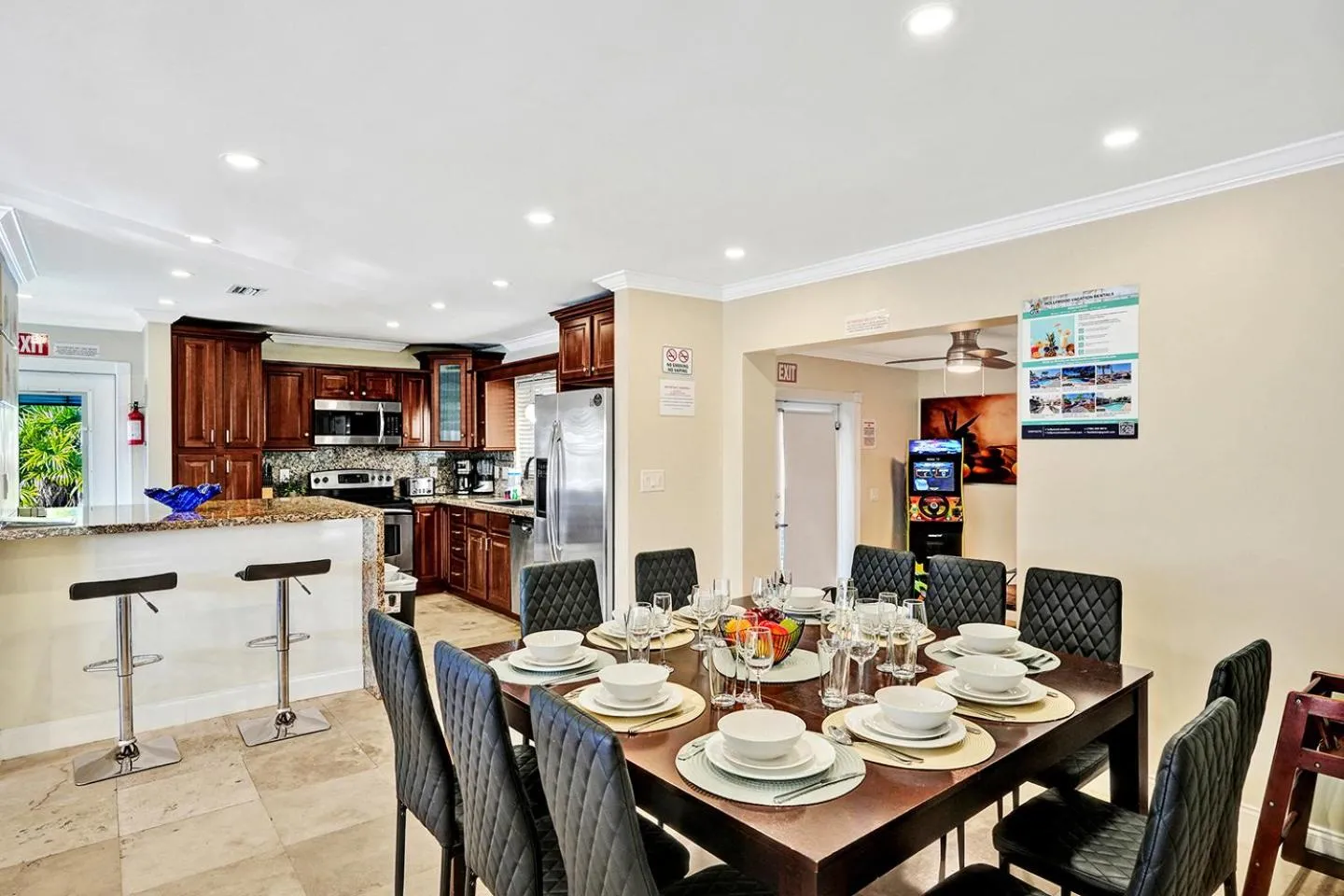 Deluxe Home Heated Pool & Jetted Tub near Beach