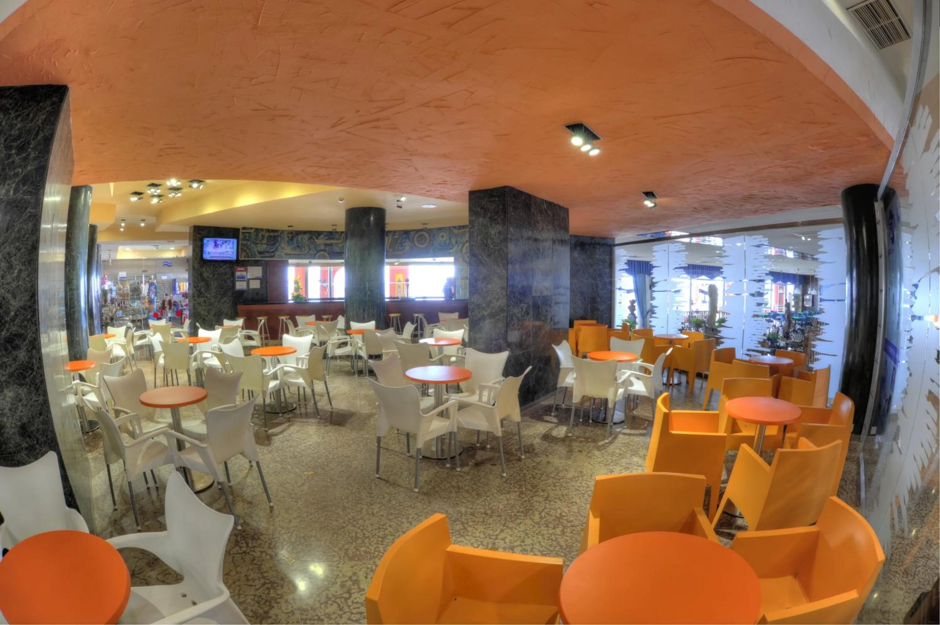 Lounge or bar in Hotel & Spa Entremares