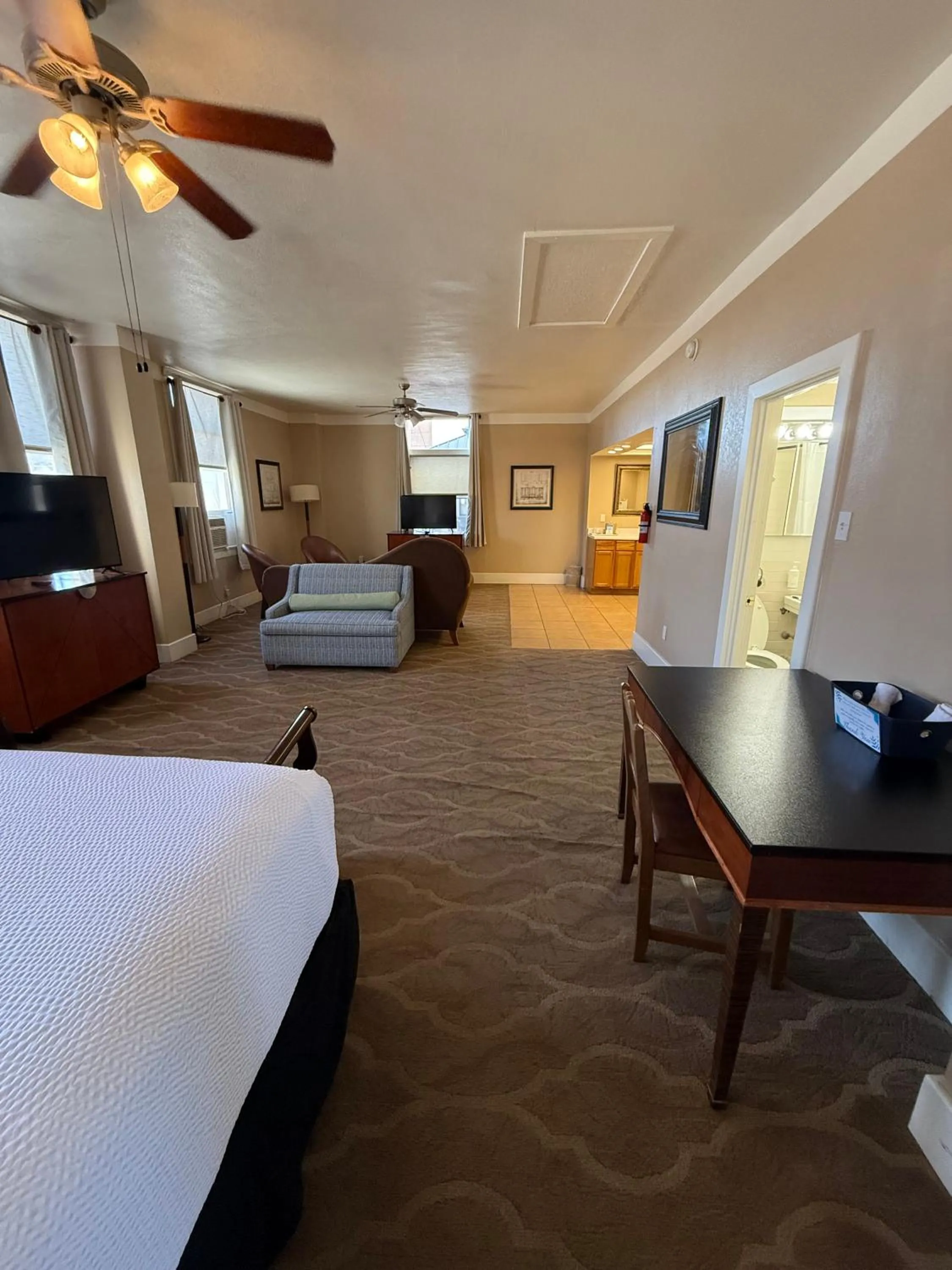 Seating area, Bed in The Gadsden Hotel