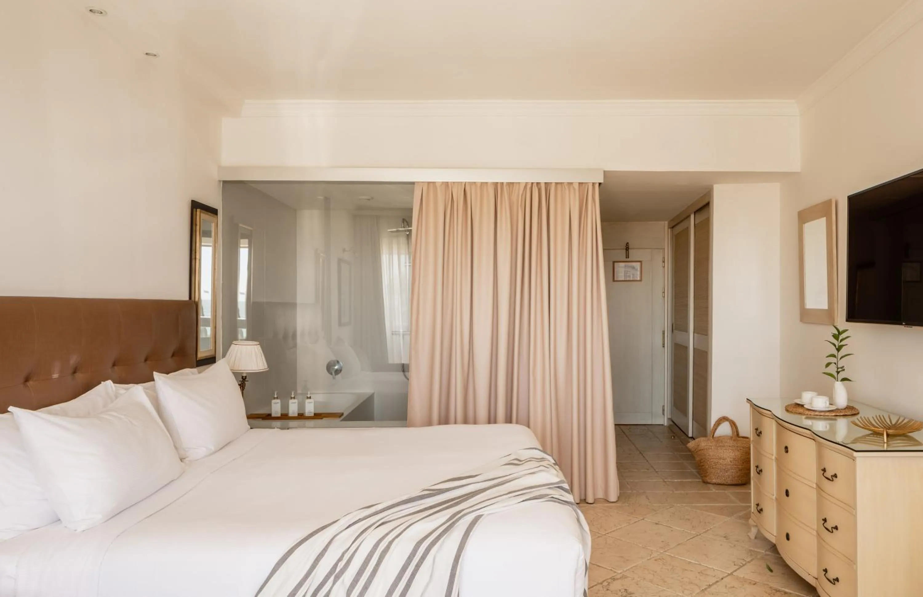 Bed in Hotel Don Pepe Gran Meliá